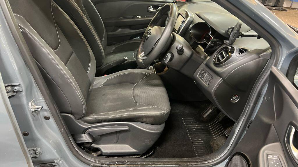 Renault Clio - Image 4
