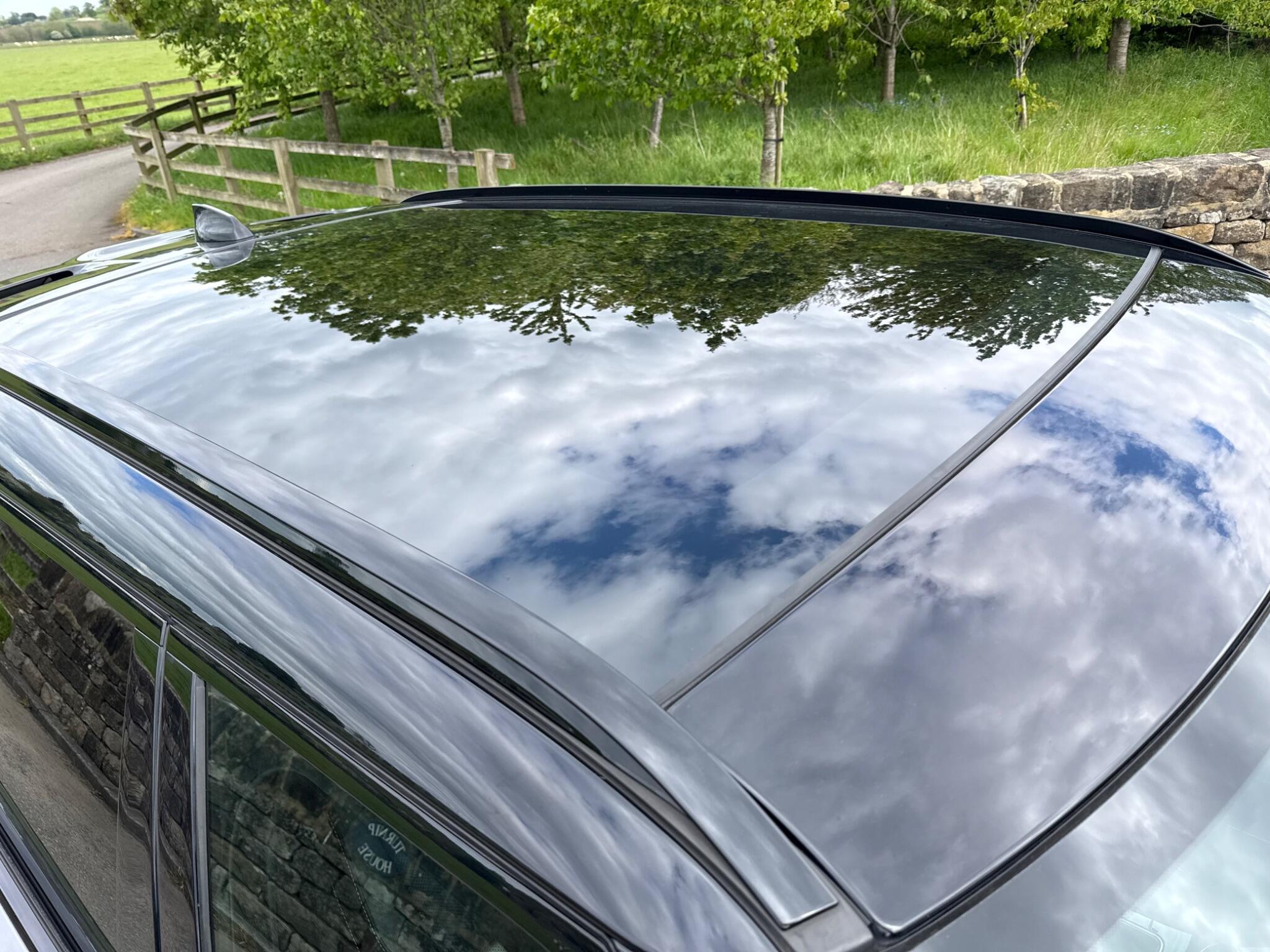 Land Rover Range Rover Velar - Image 41