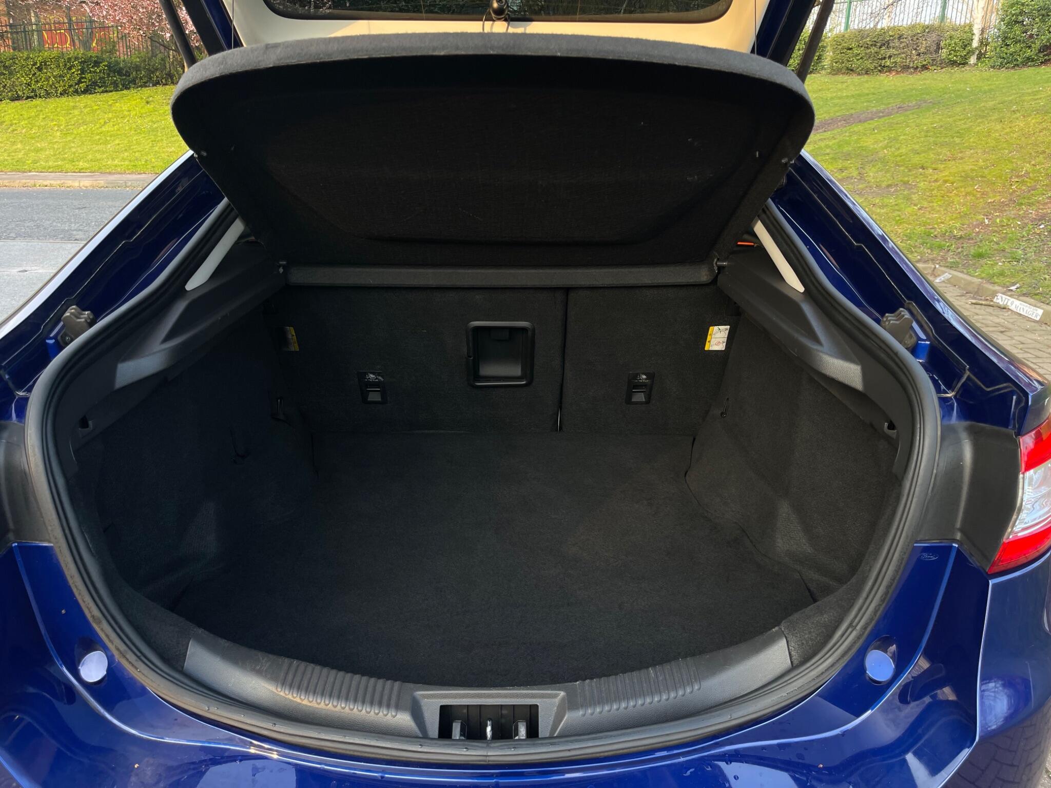 Ford Mondeo - Image 48