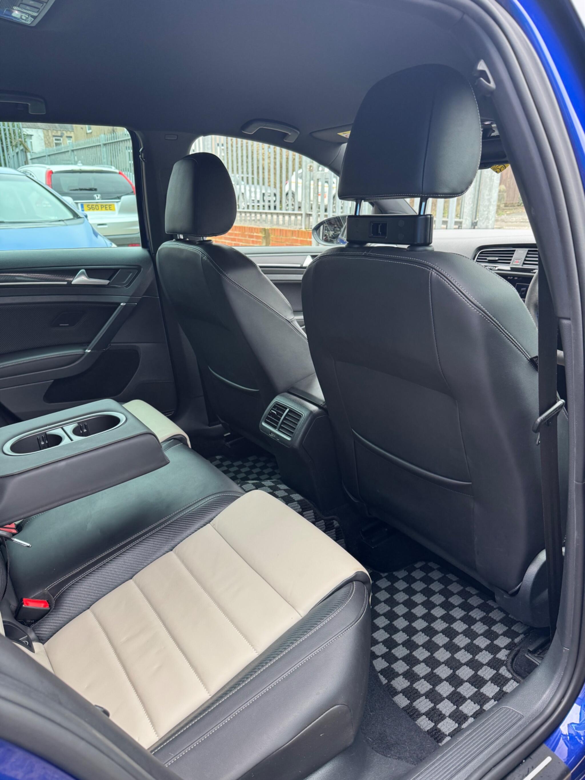 Volkswagen Golf - Image 23