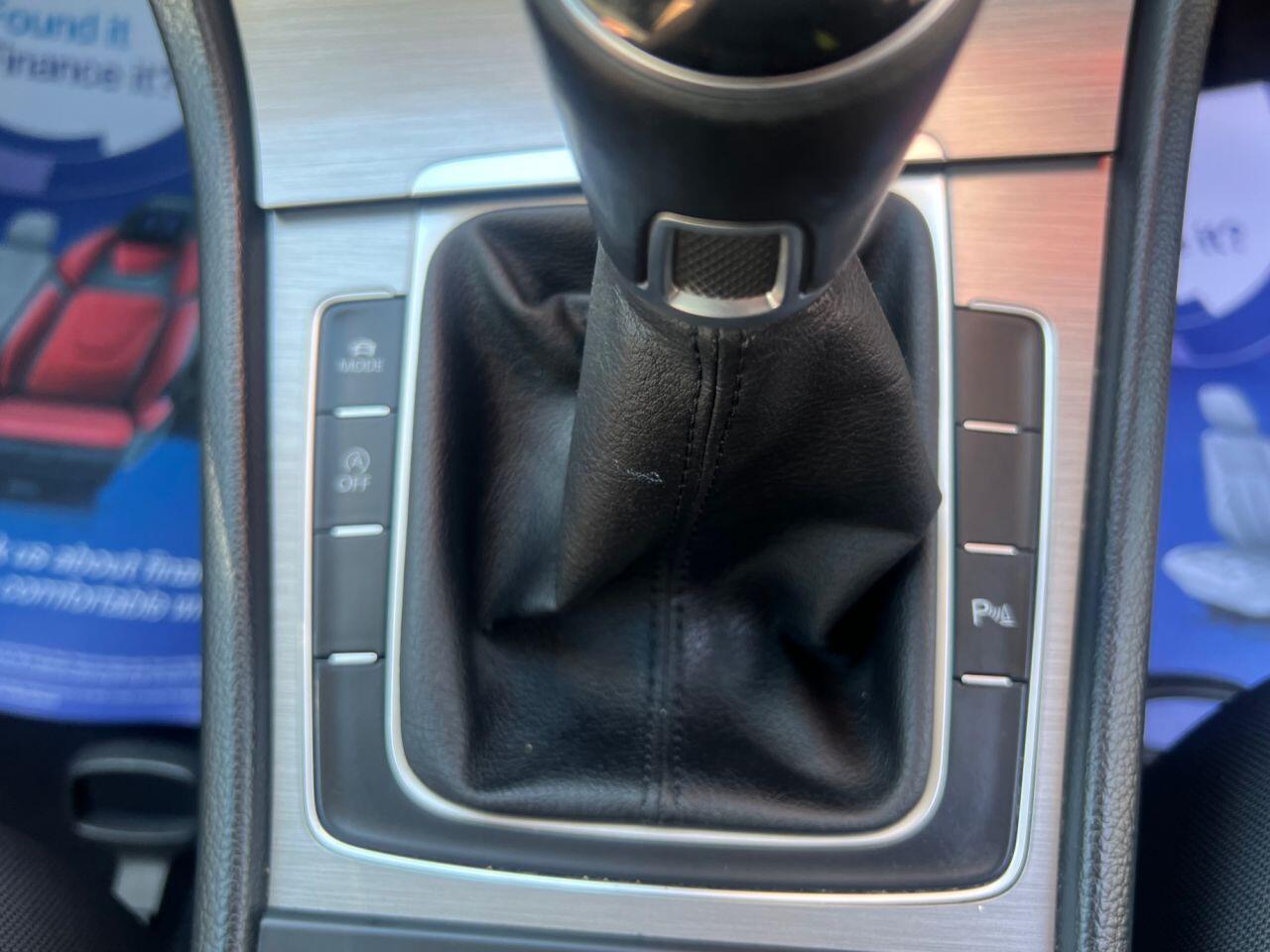 Volkswagen Golf - Image 25