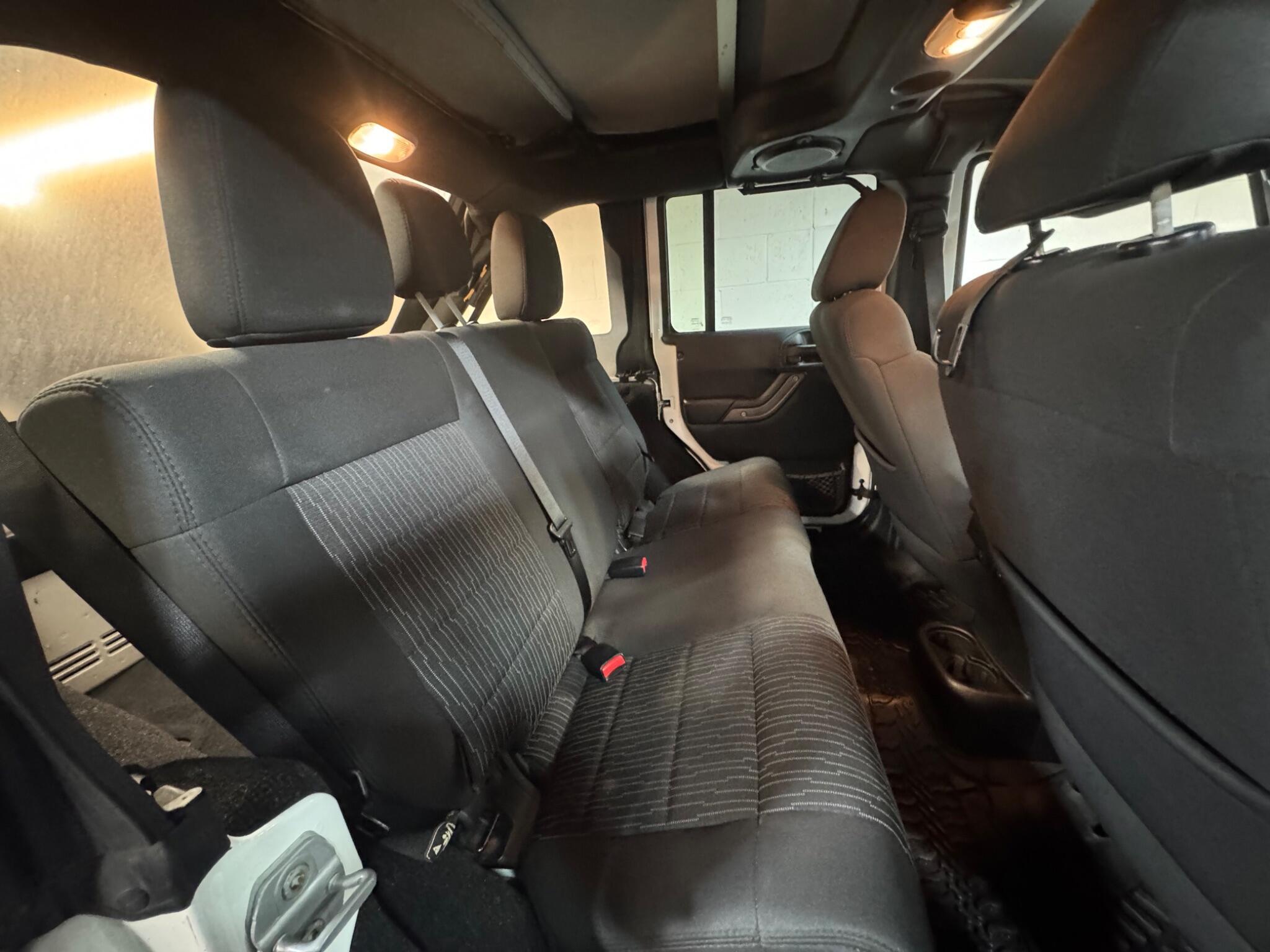 Jeep Wrangler - Image 10