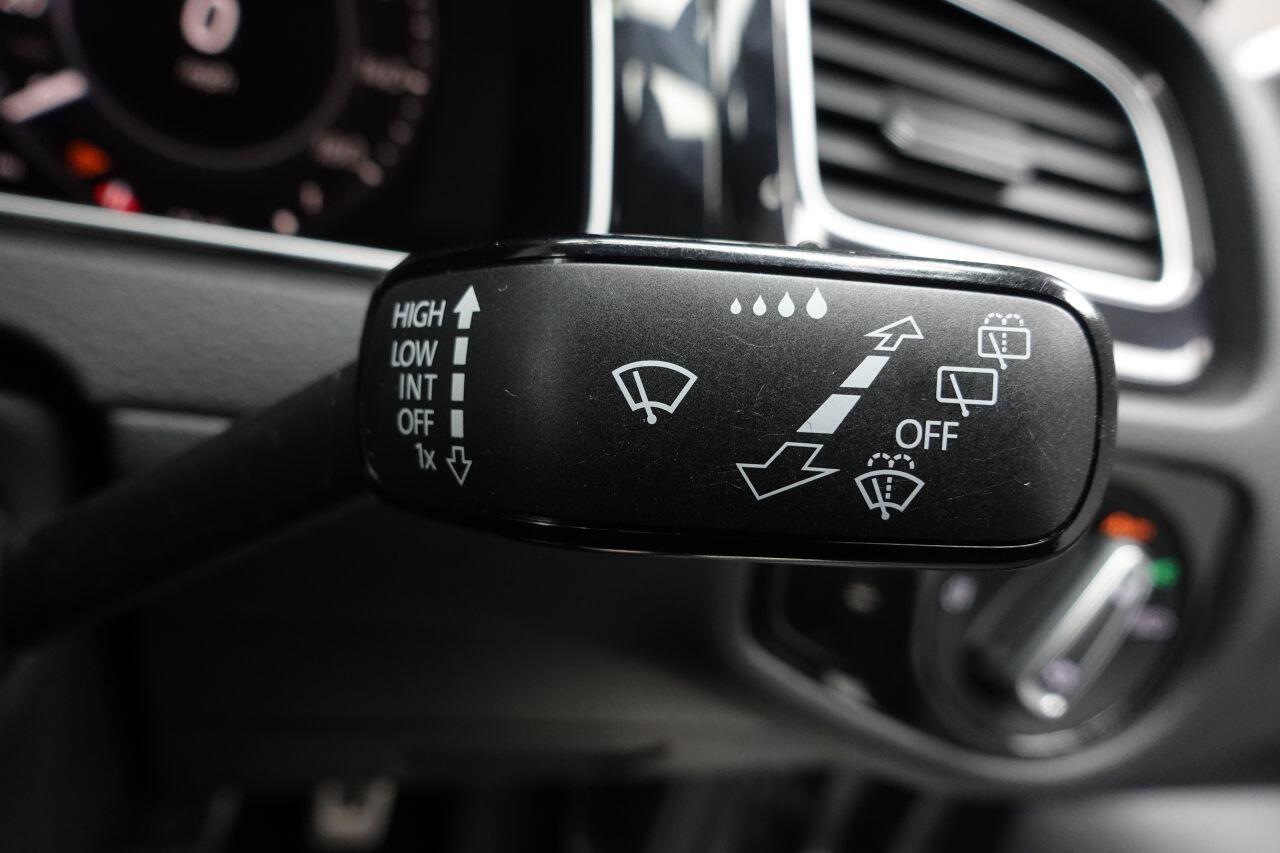 Volkswagen Golf - Image 44