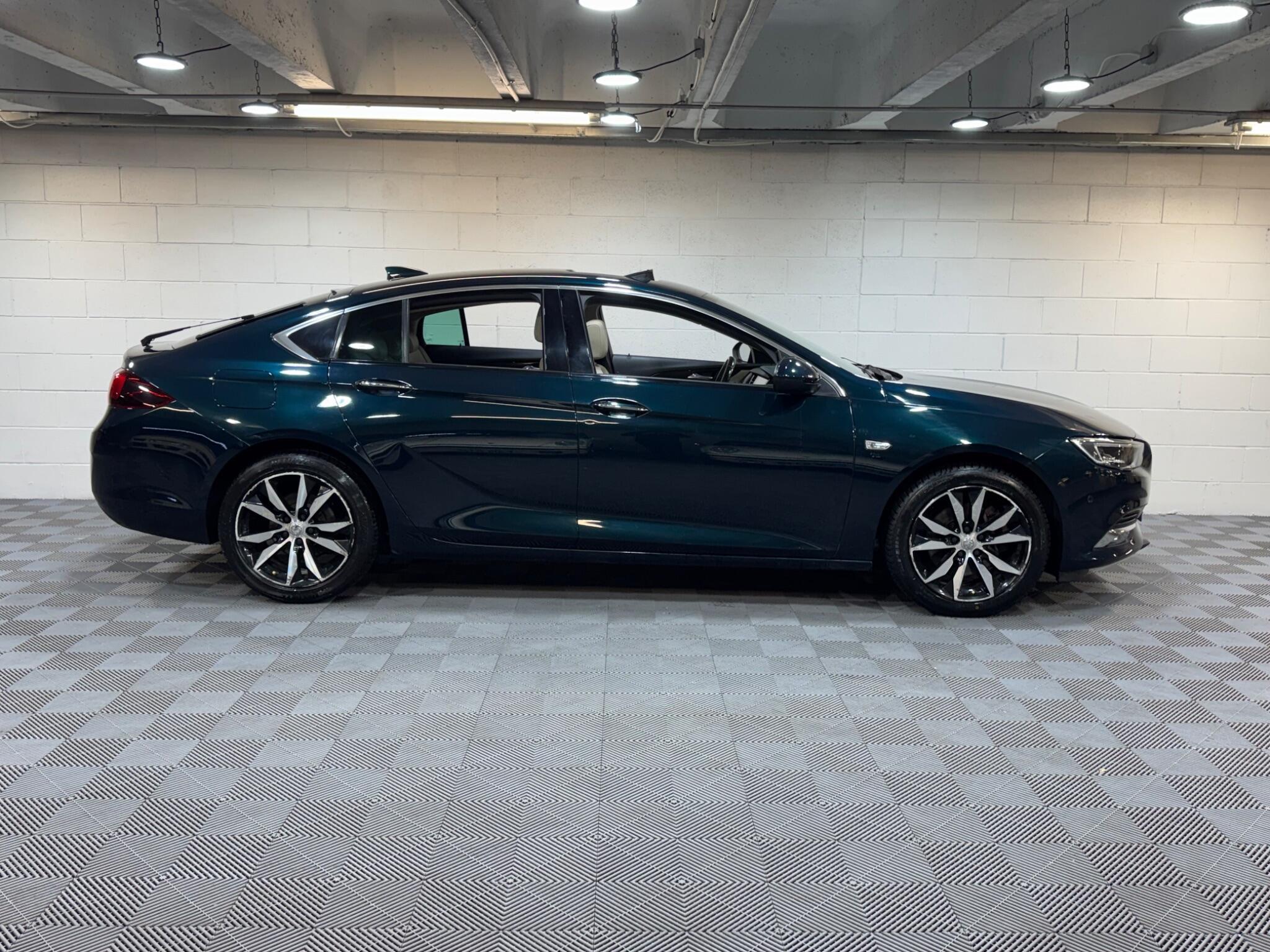 Vauxhall Insignia - Image 3