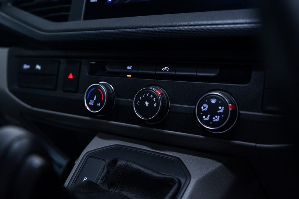 Volkswagen Transporter - Image 13