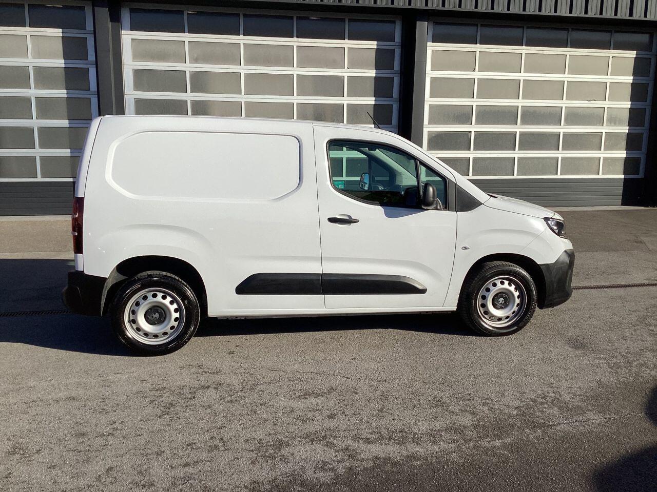 Vauxhall Combo - Image 8