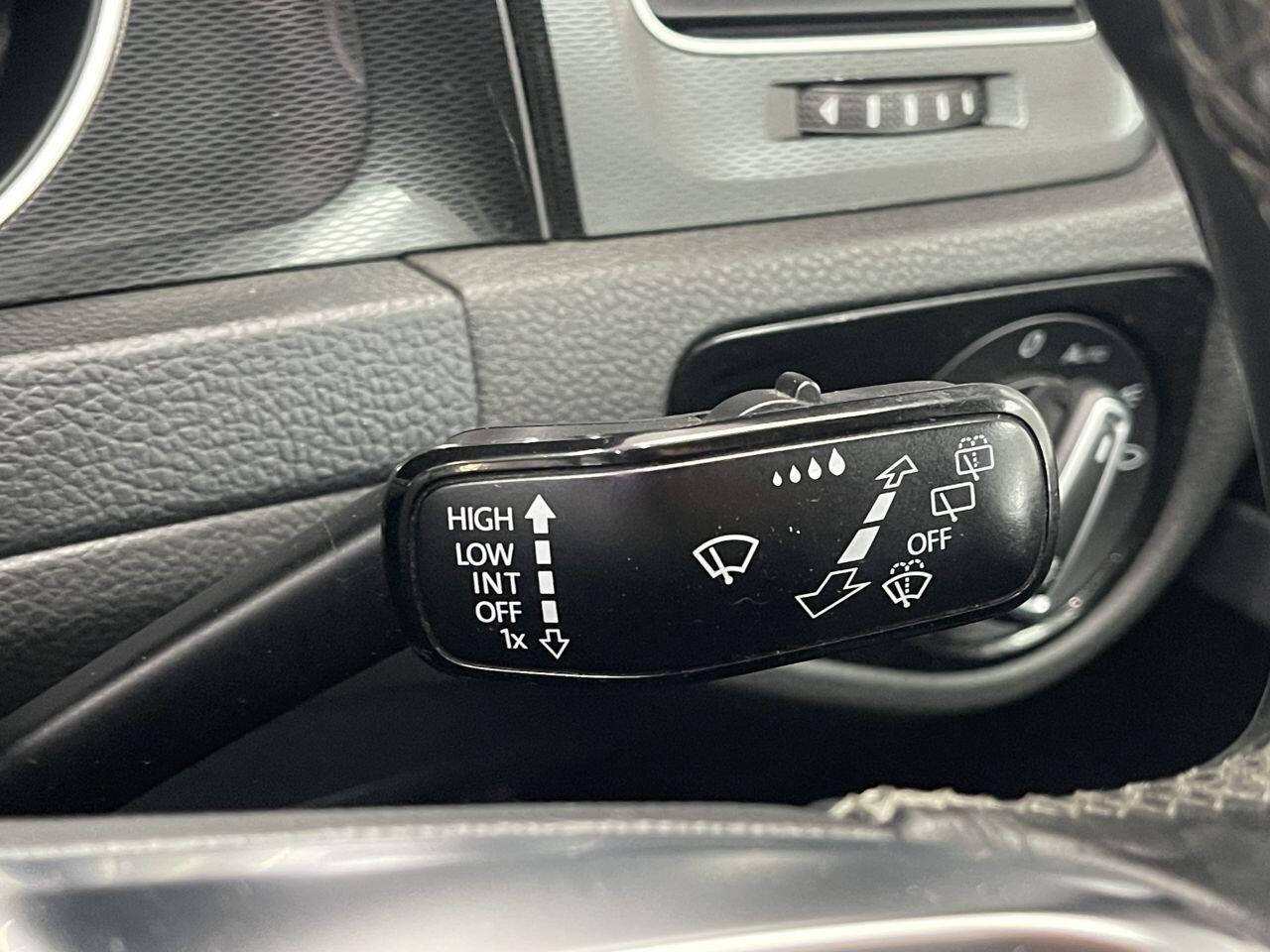 Volkswagen Golf - Image 31