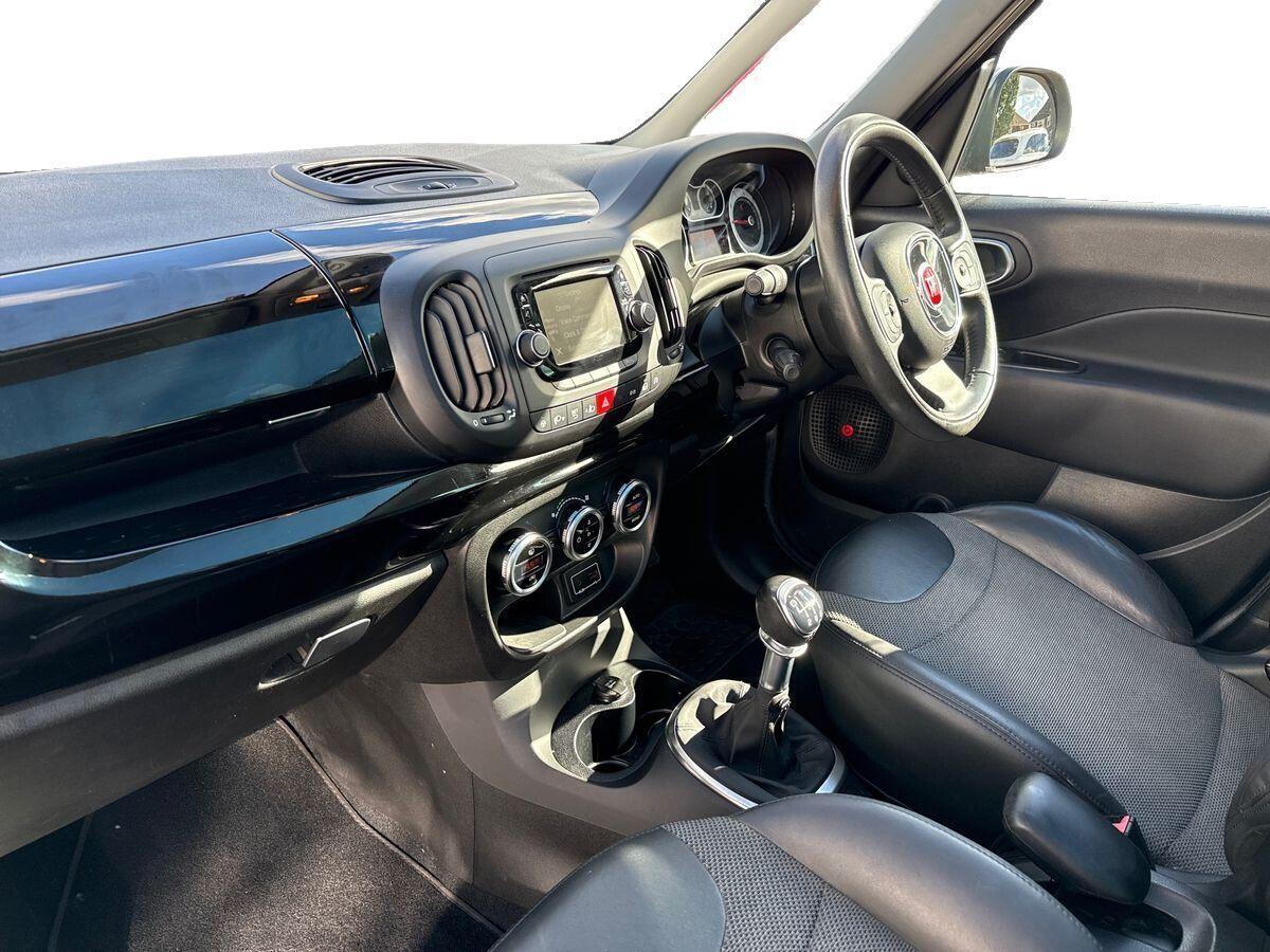 Fiat 500L - Image 13