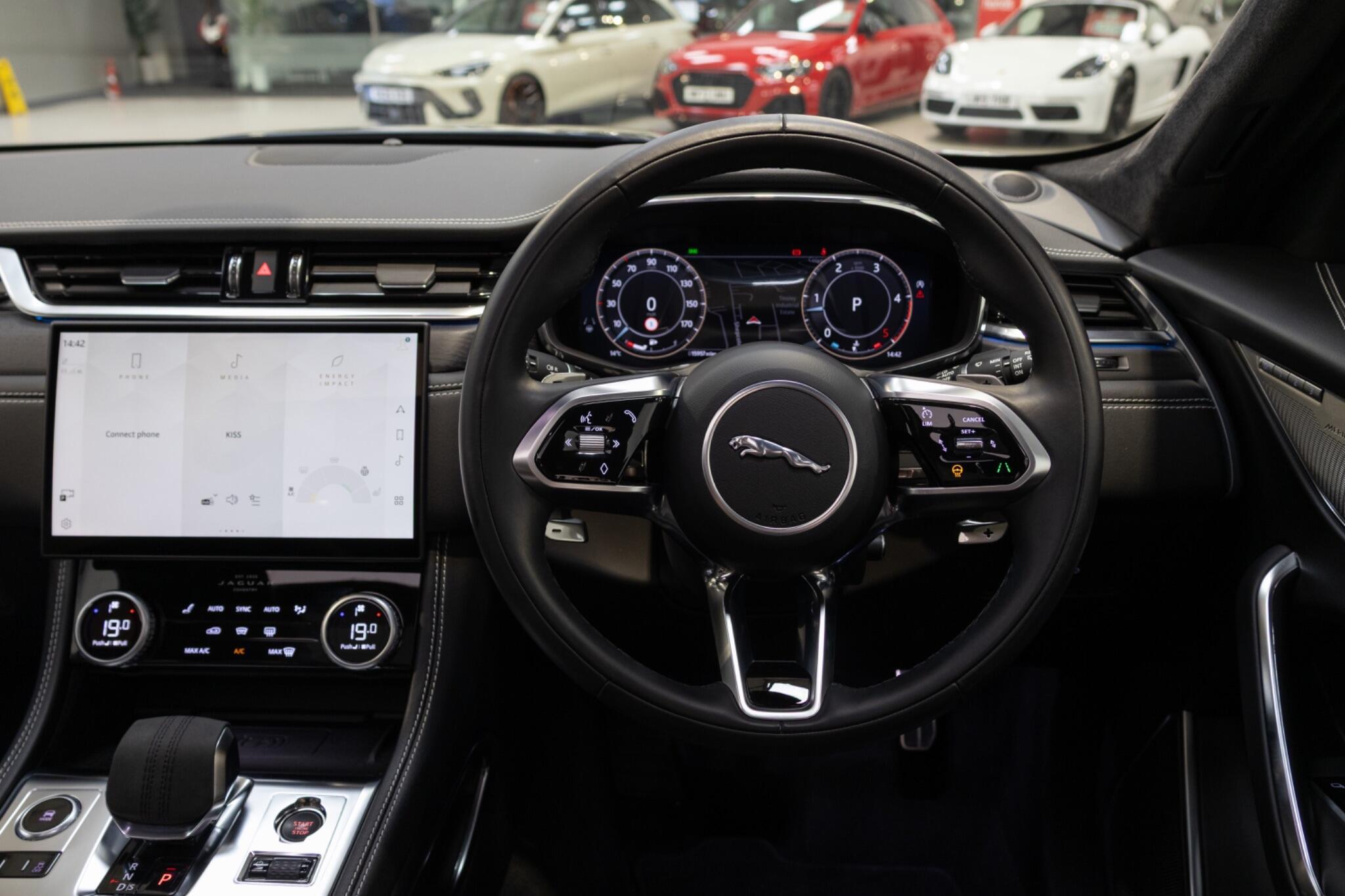 Jaguar F-Pace - Image 16