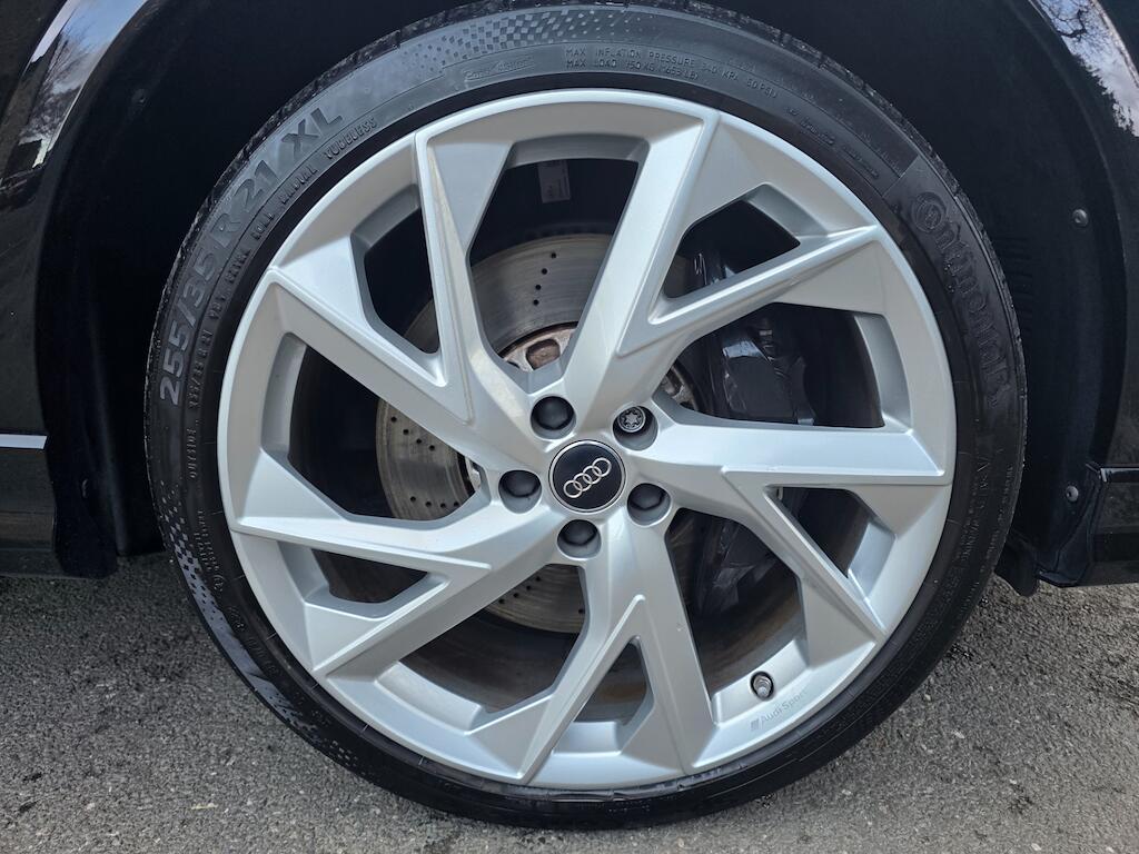 Audi RS Q3 - Image 12