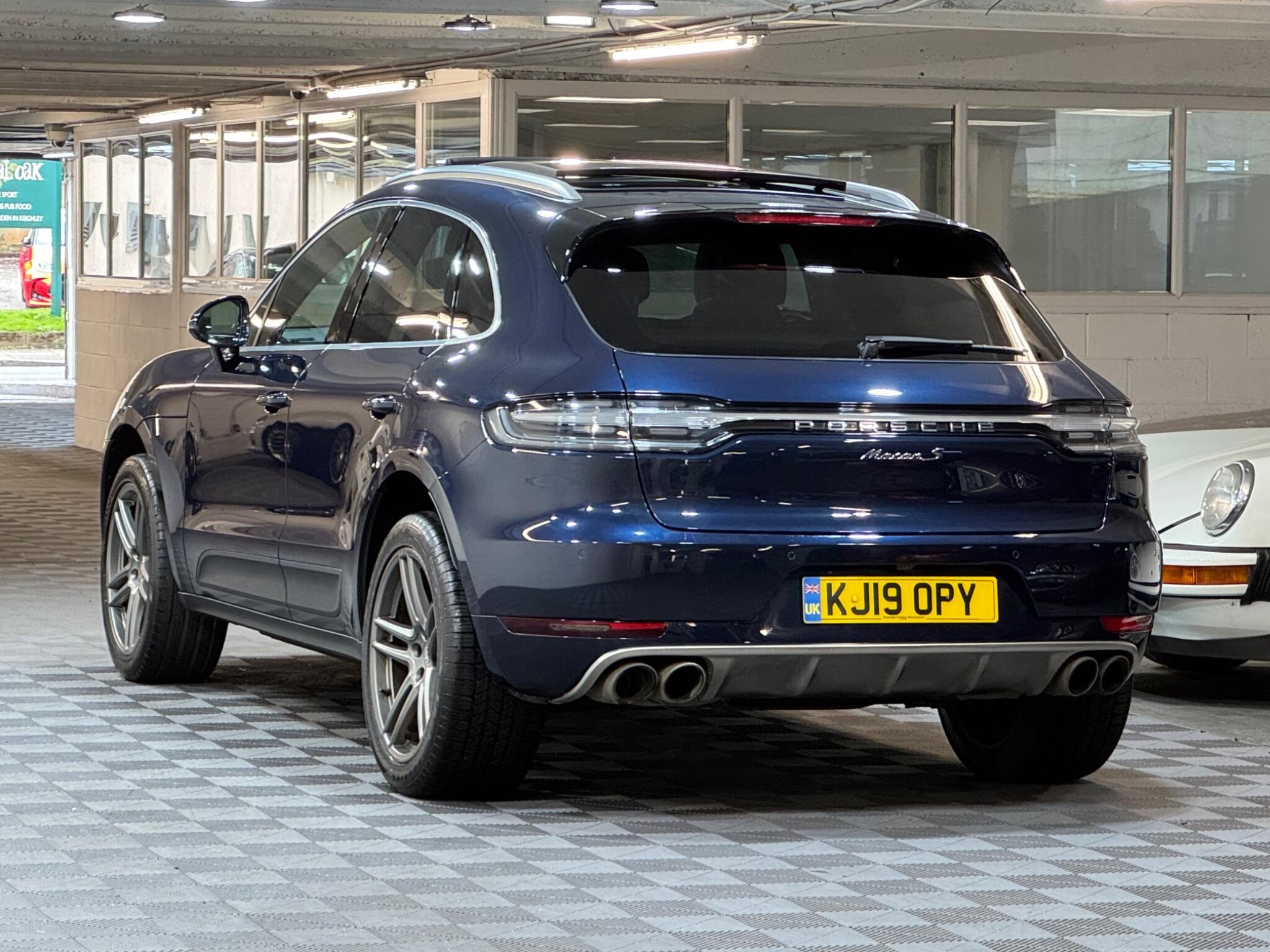 Porsche Macan - Image 3