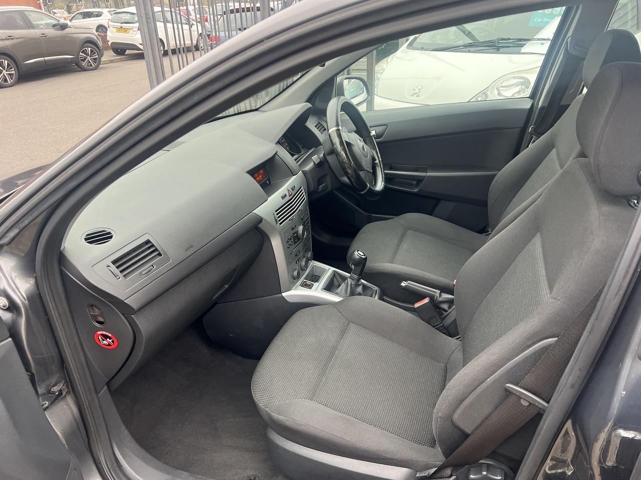 Vauxhall Astra - Image 13