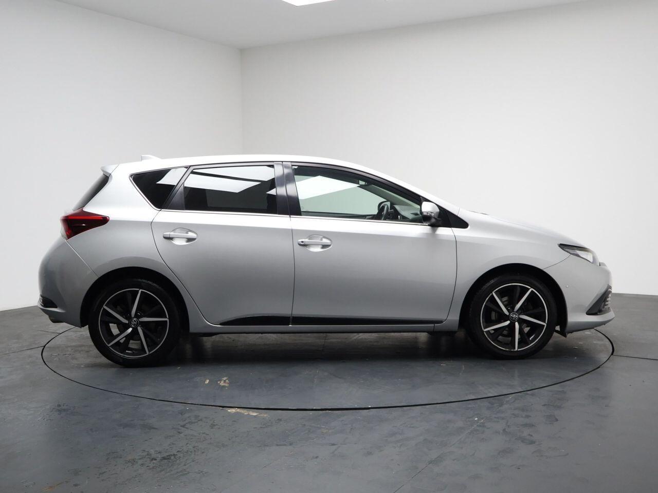 Toyota Auris - Image 20