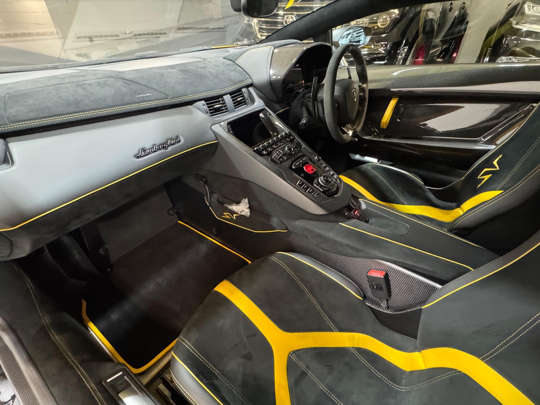 Lamborghini Aventador - Image 11