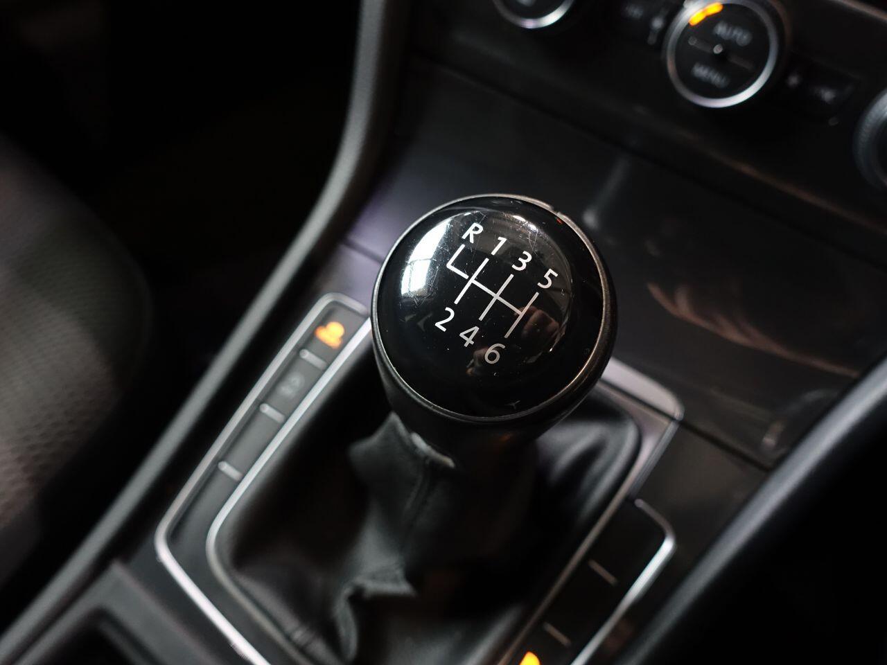 Volkswagen Golf - Image 24