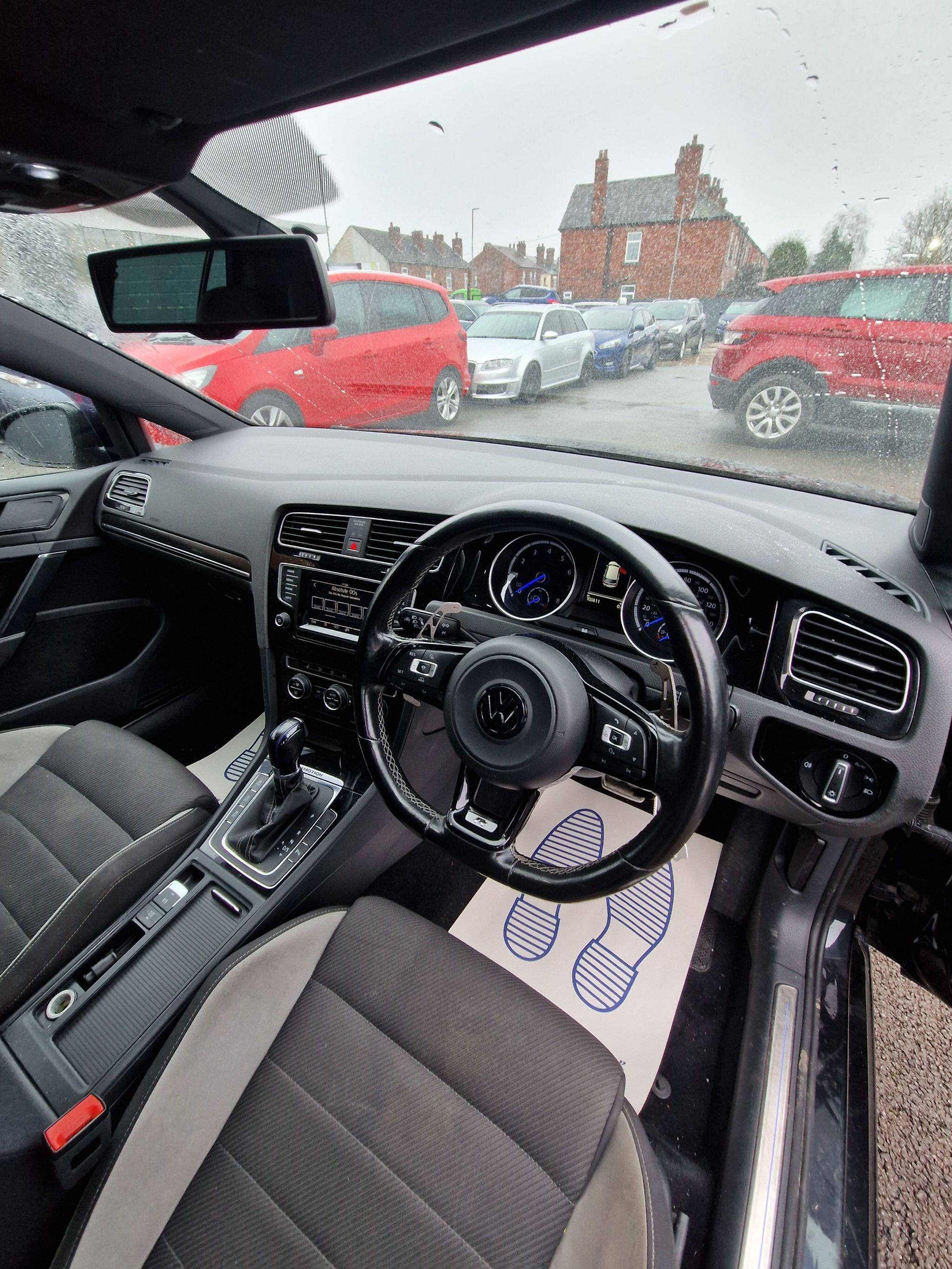 Volkswagen Golf - Image 25