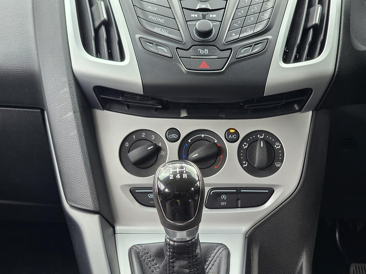 Ford Focus - Image 12