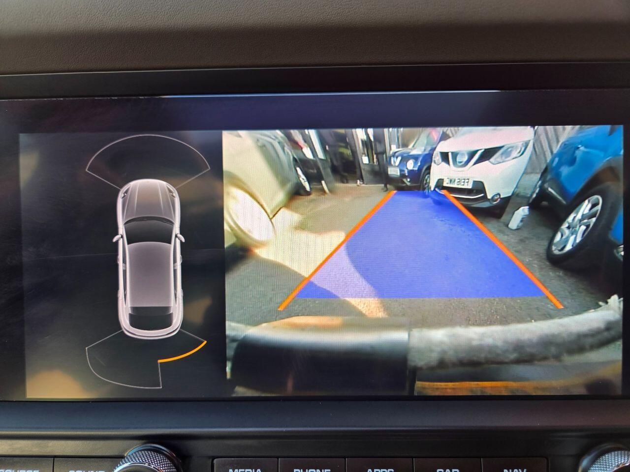 Porsche Macan - Image 11