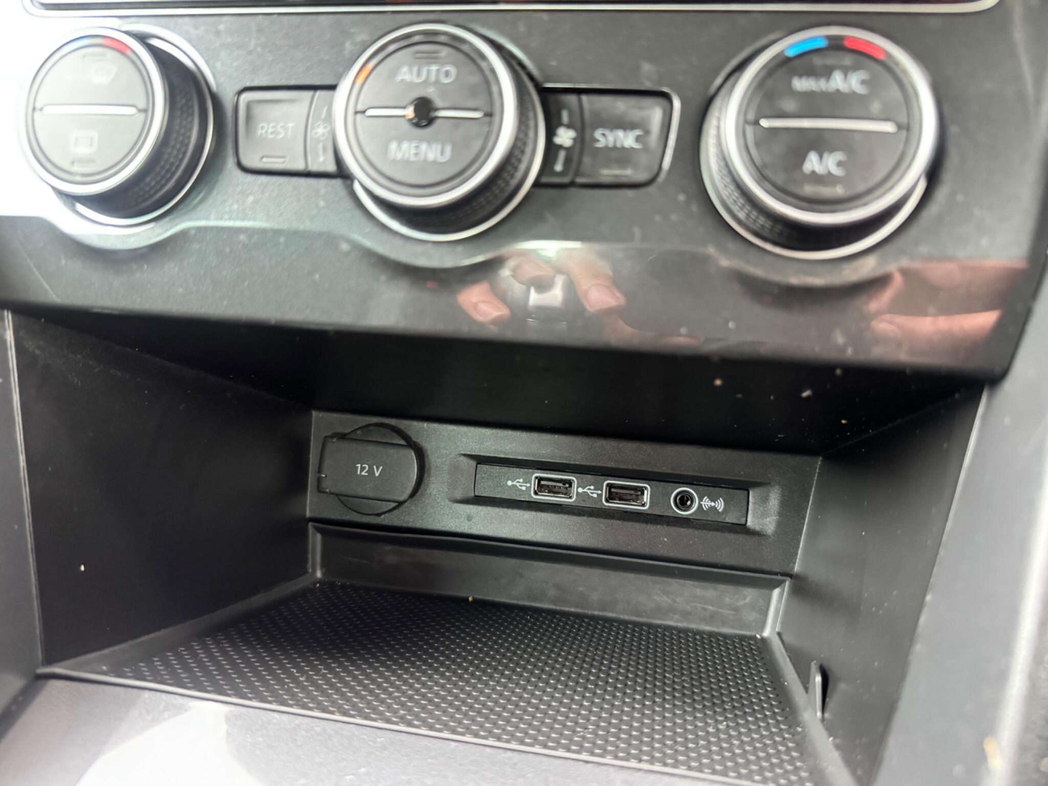 Volkswagen Tiguan - Image 35