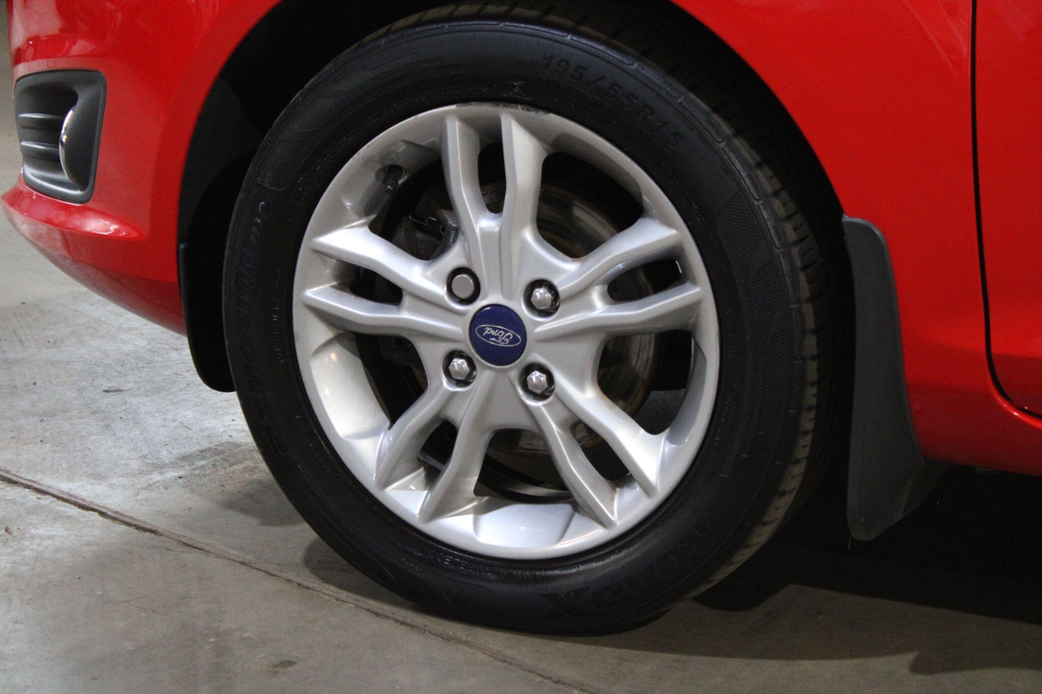 Ford Fiesta - Image 30