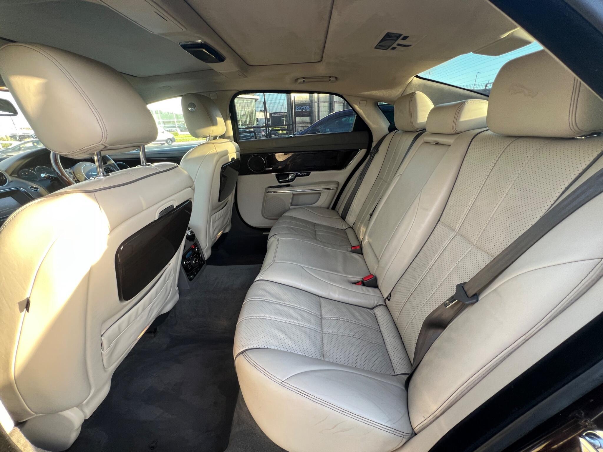 Jaguar XJ - Image 19