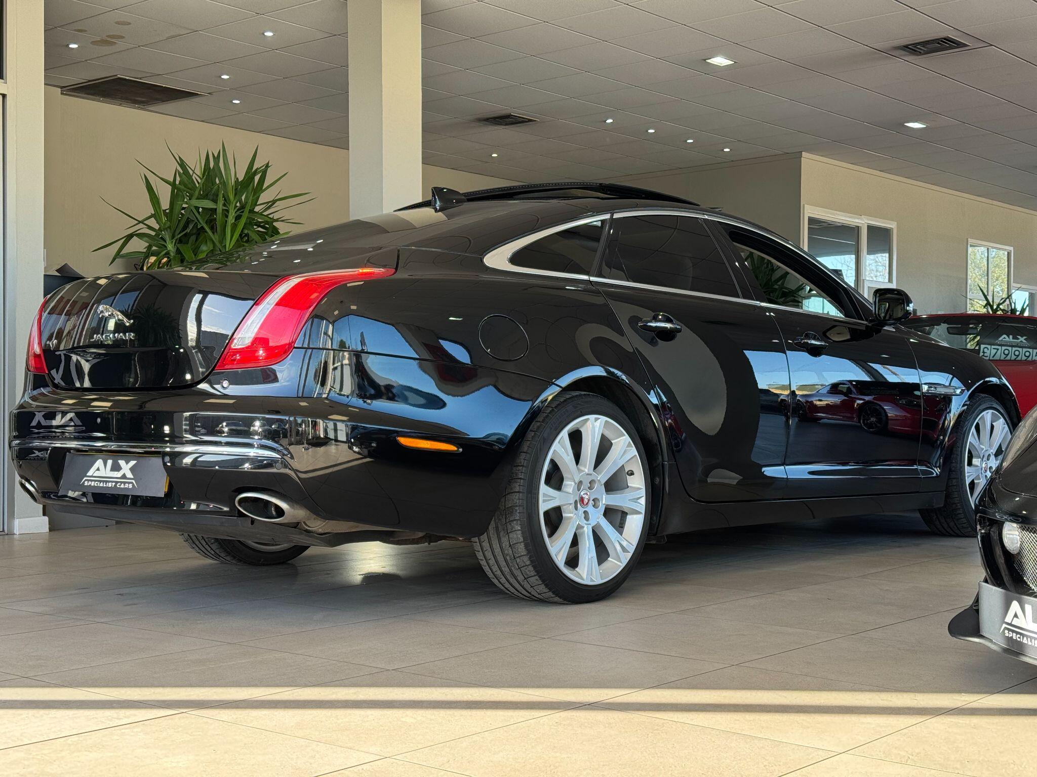 Jaguar XJ - Image 23