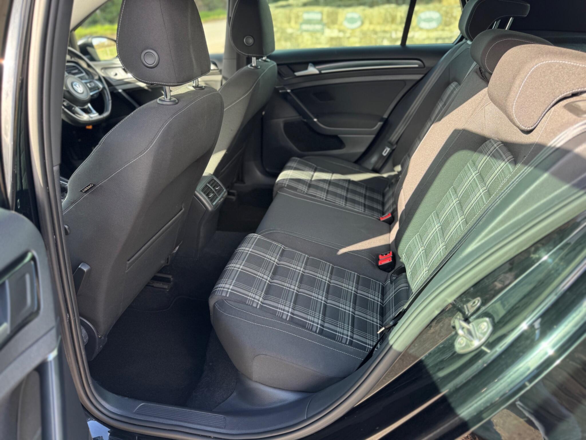 Volkswagen Golf - Image 23
