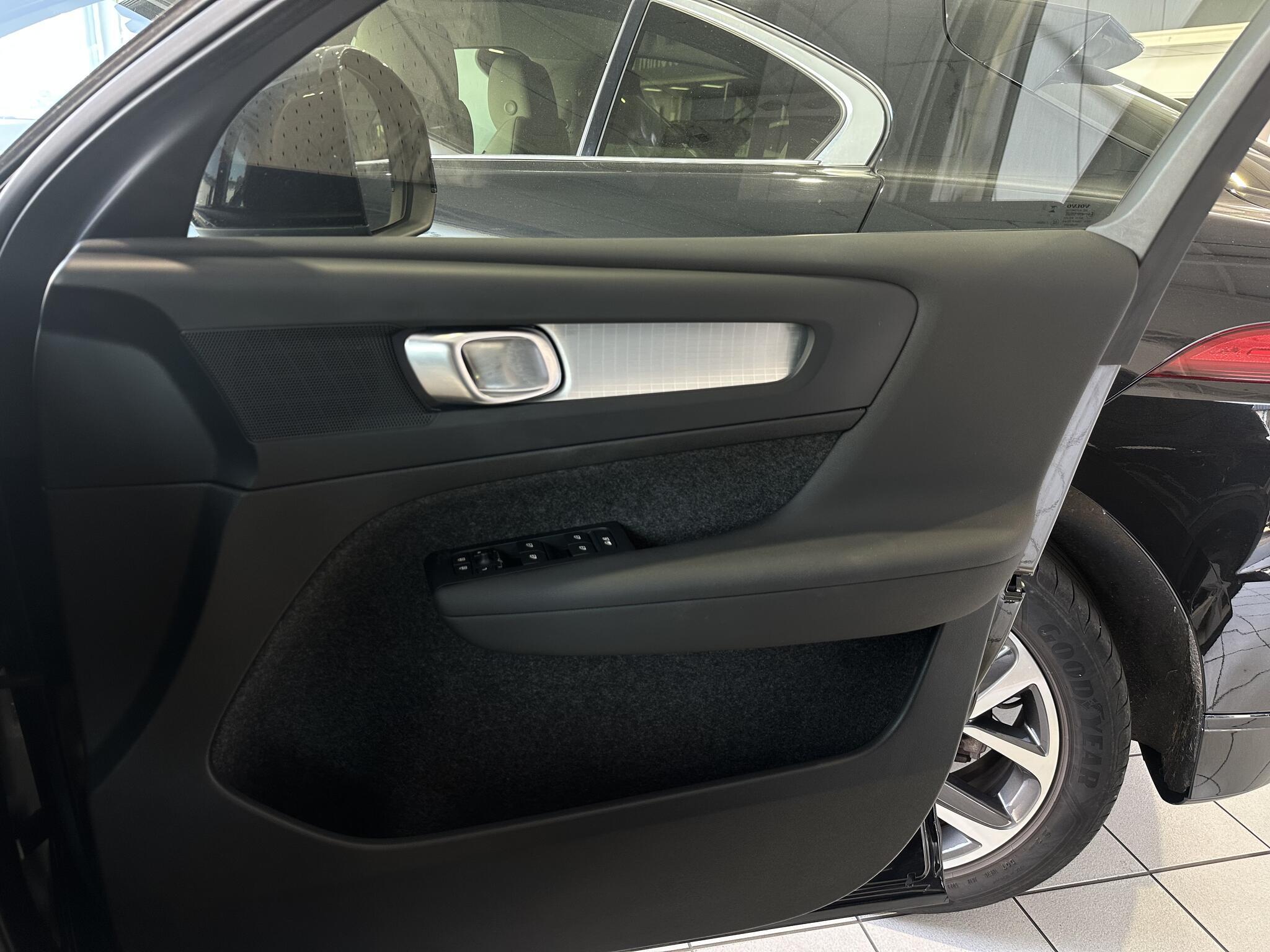 Volvo XC40 - Image 4