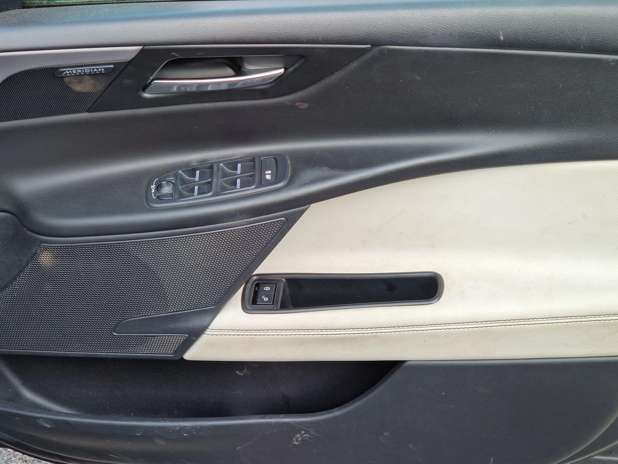 Jaguar XE - Image 31