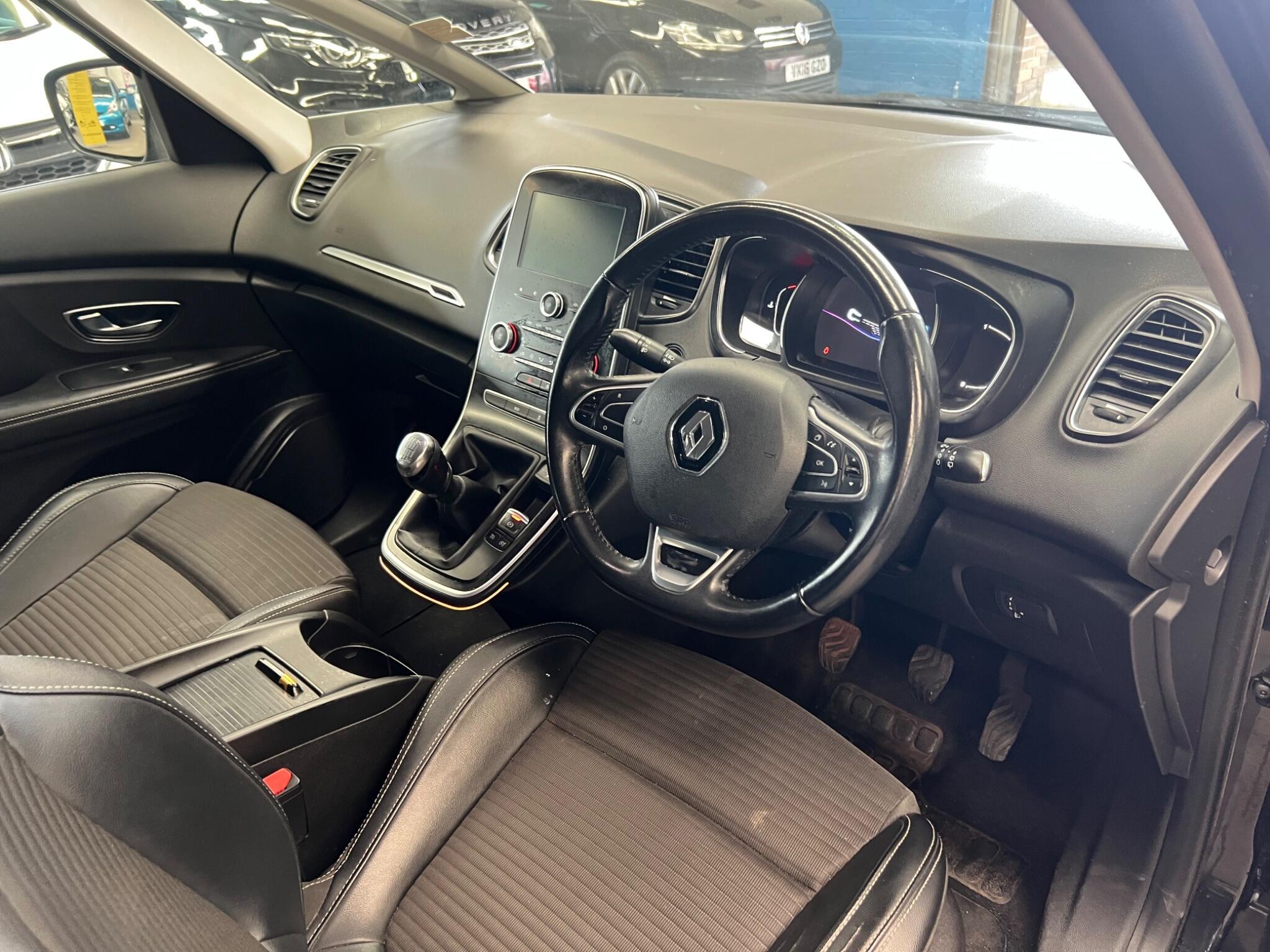 Renault Grand Scenic - Image 18