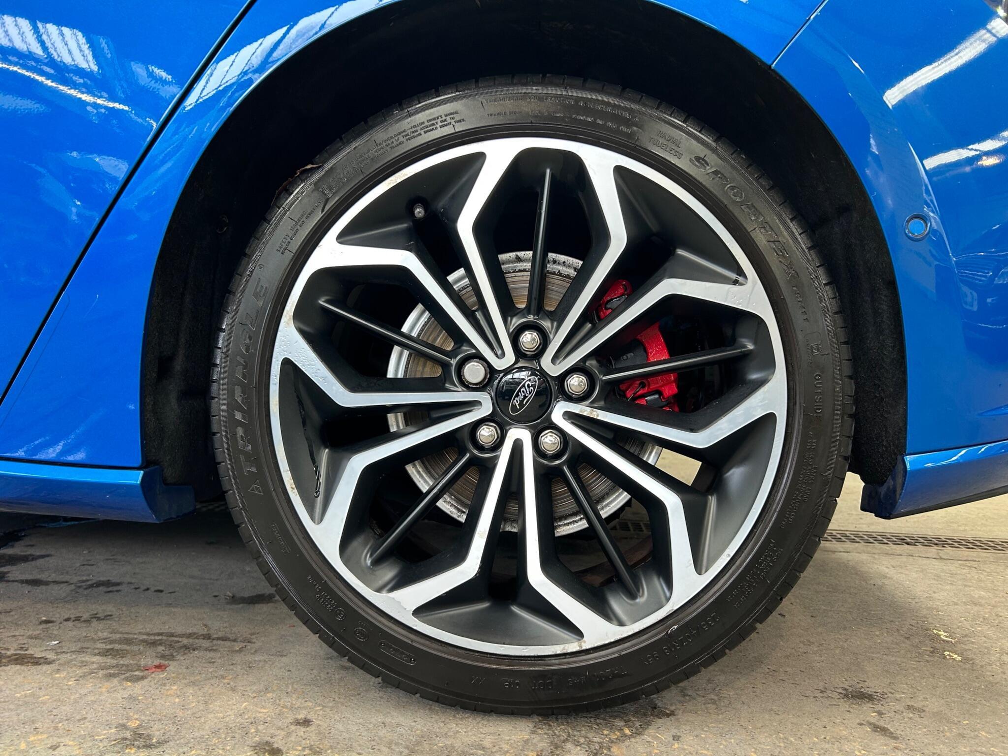 Ford Focus - Image 39