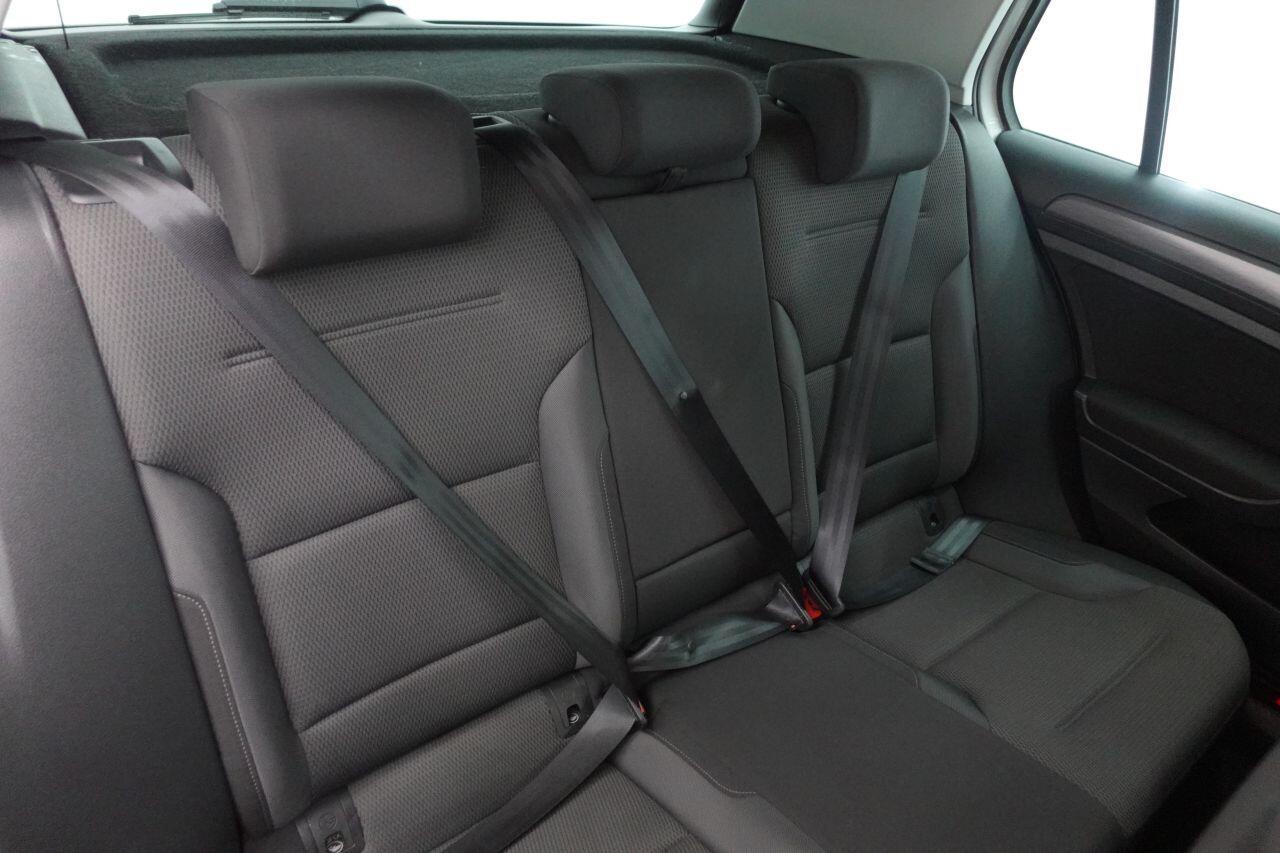 Volkswagen Golf - Image 18