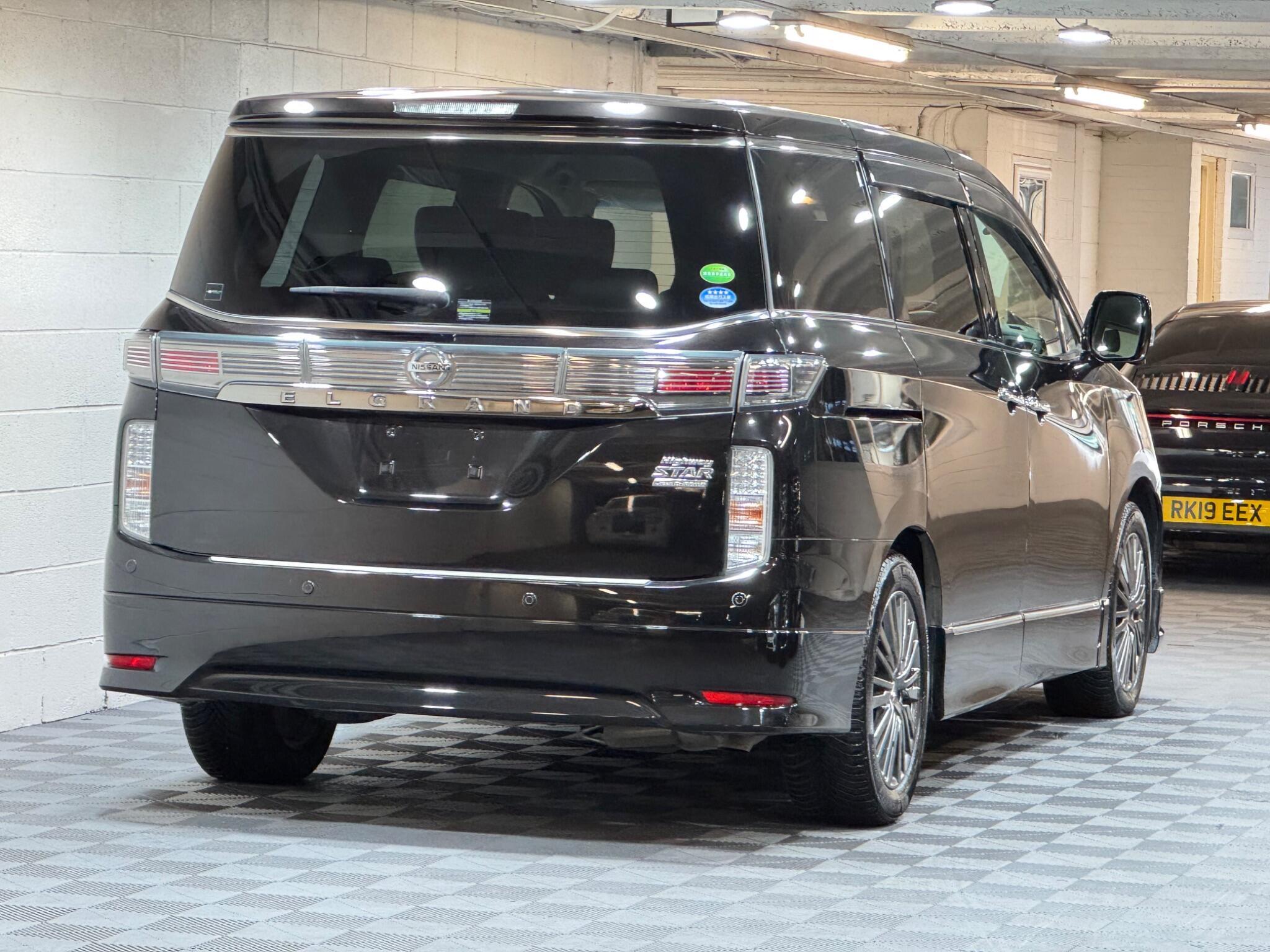 Nissan Elgrand - Image 4