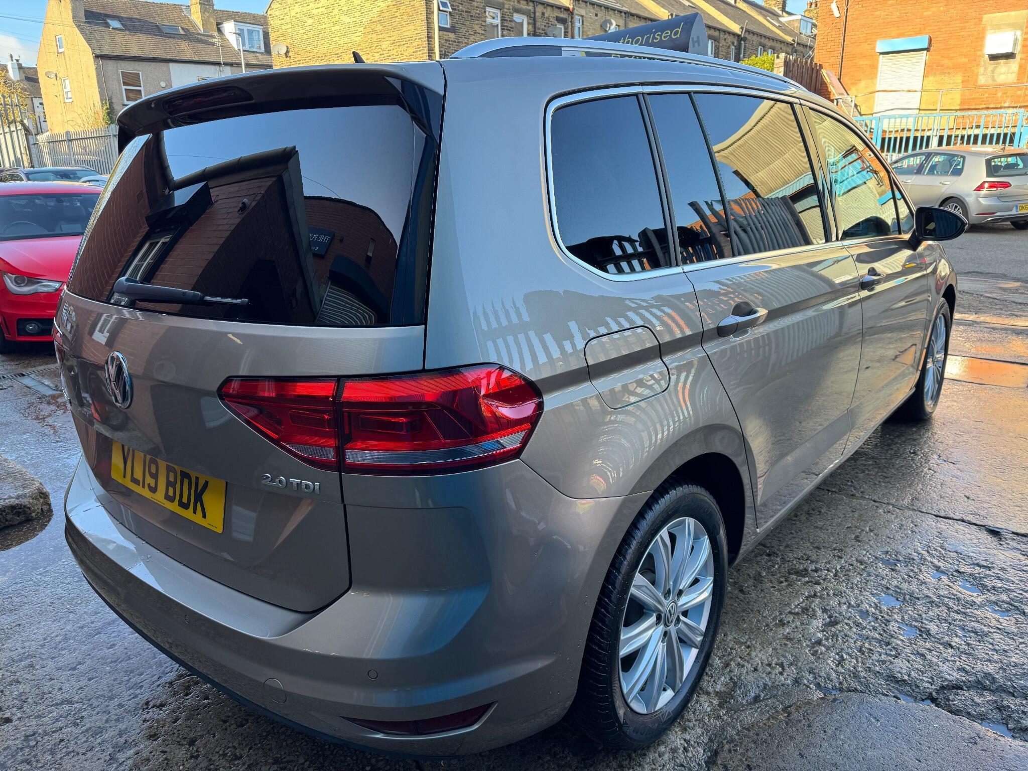 Volkswagen Touran - Image 10