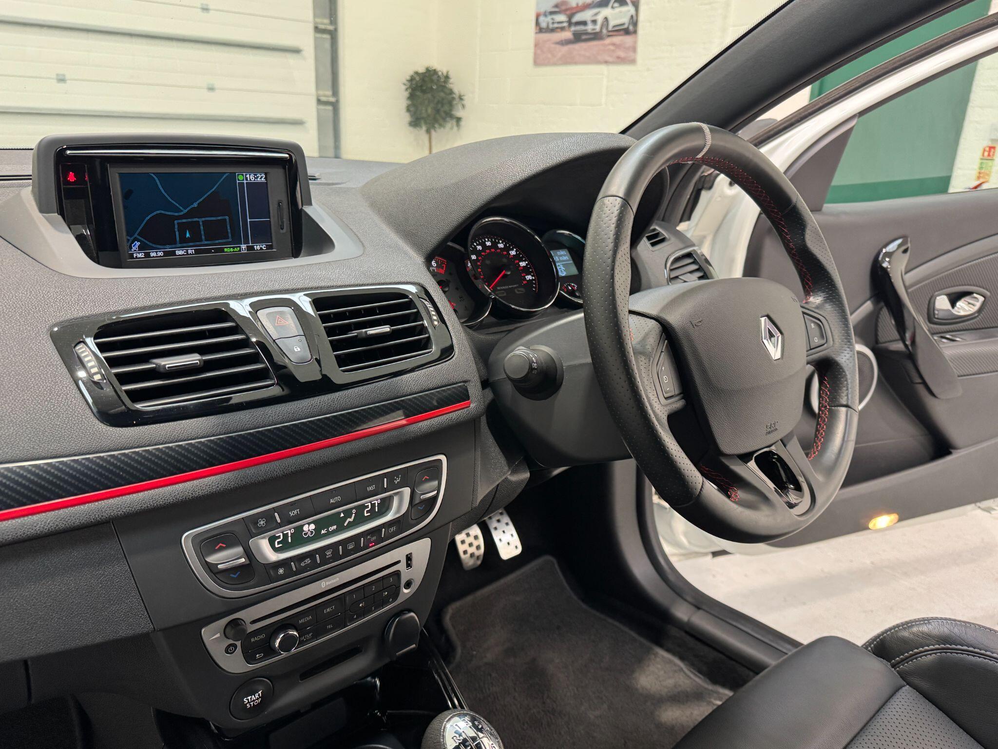 Renault Megane - Image 83