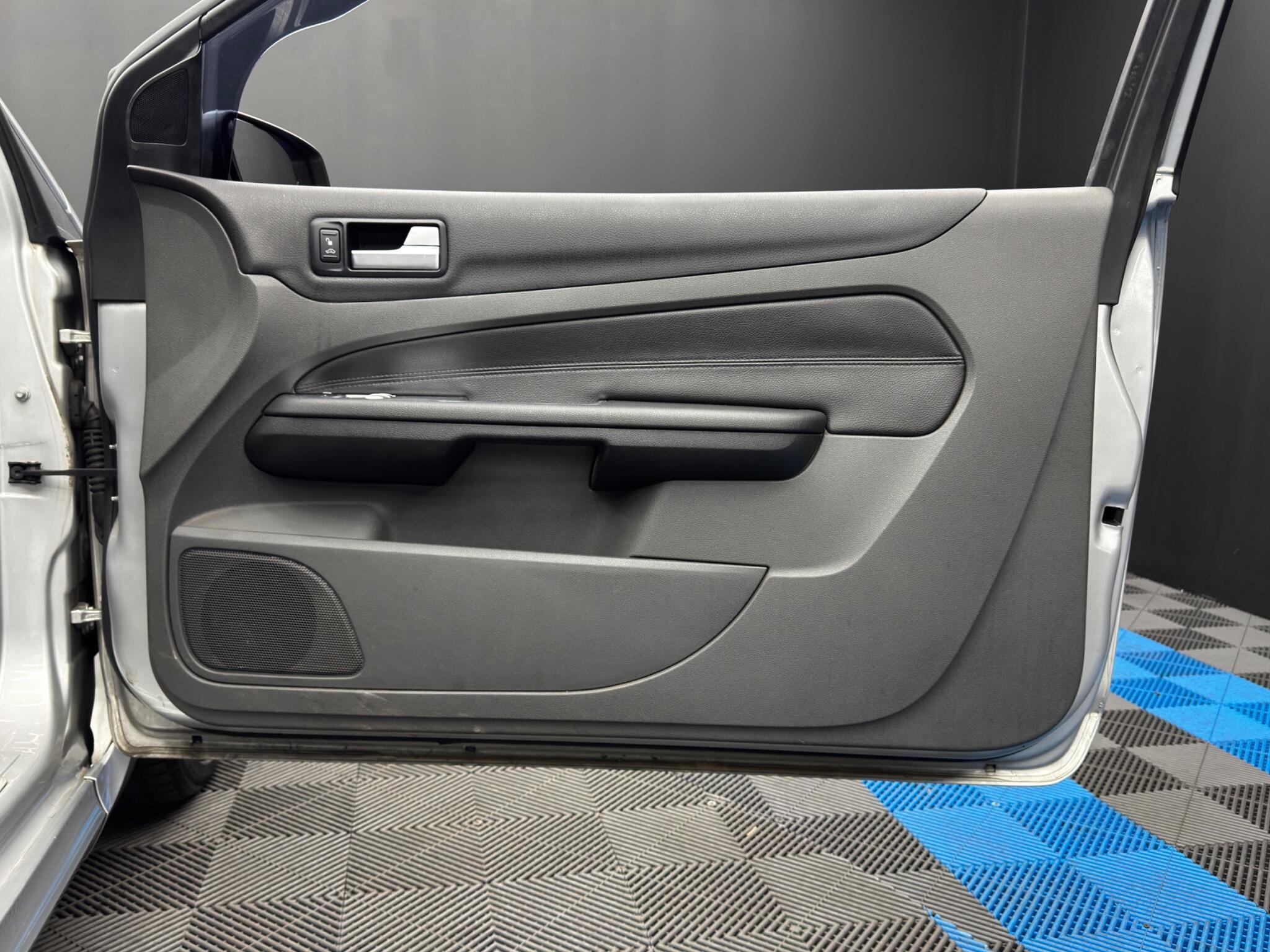 Ford Focus - Image 27