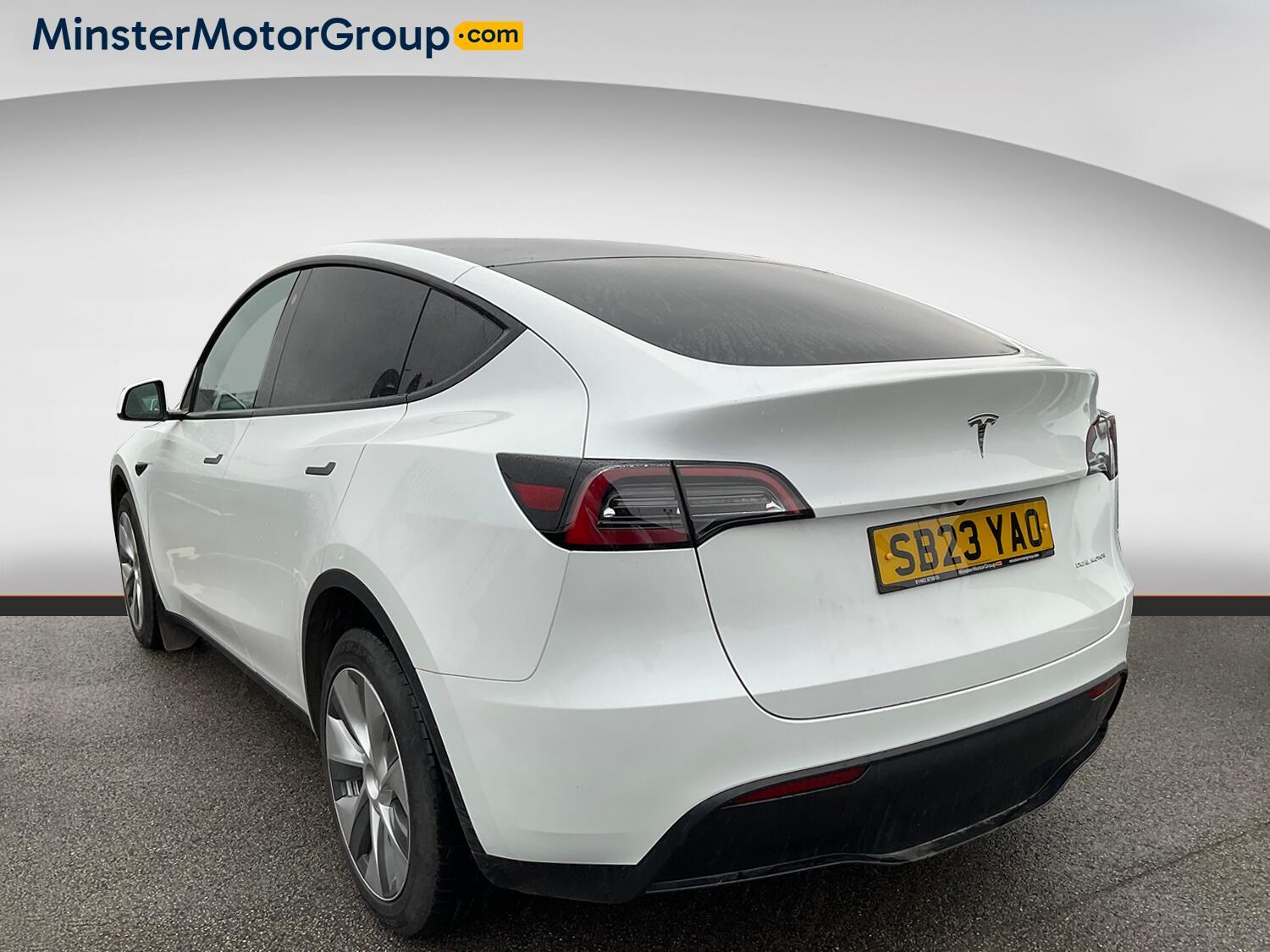 Tesla Model Y - Image 2