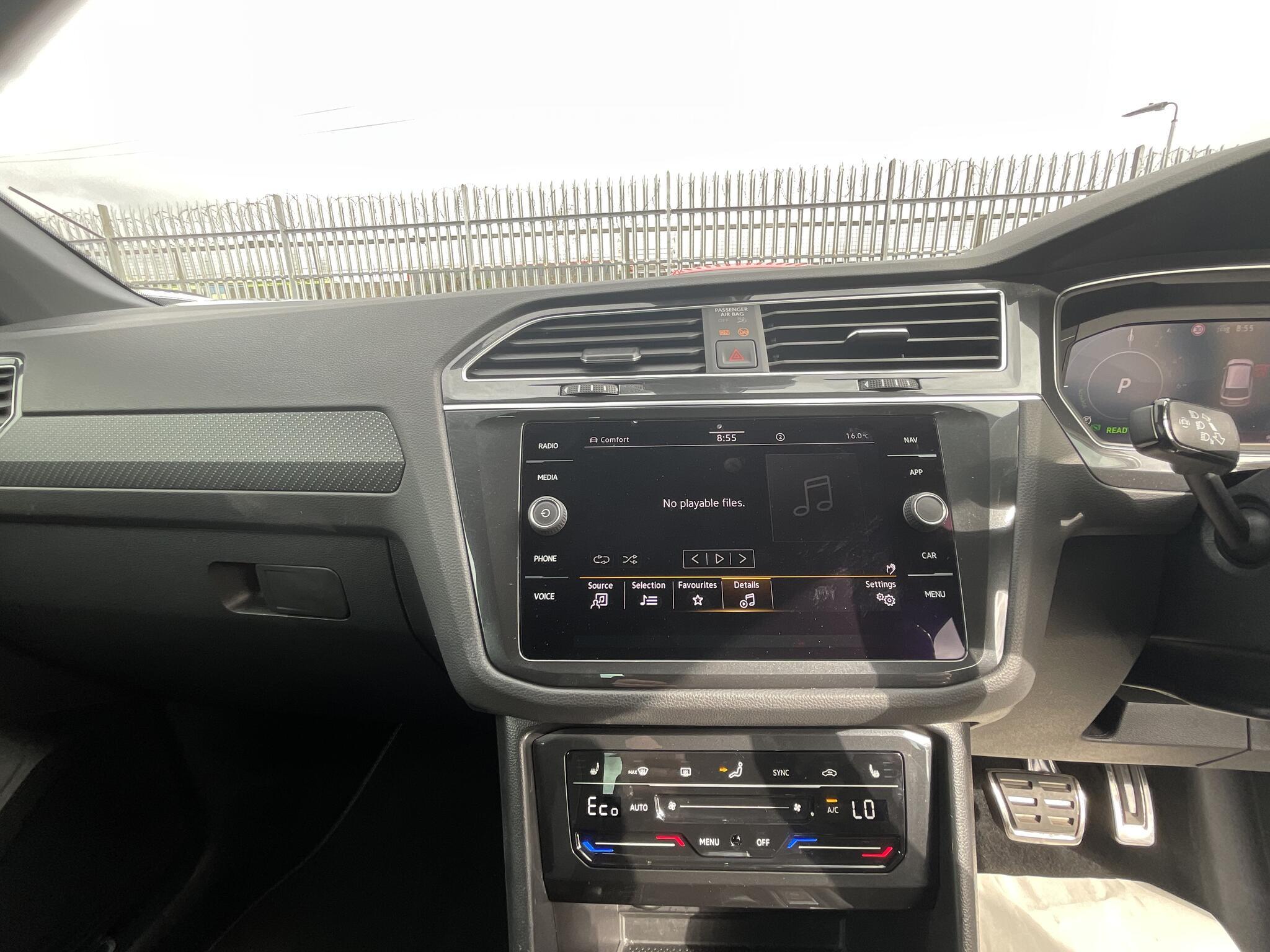 Volkswagen Tiguan - Image 18