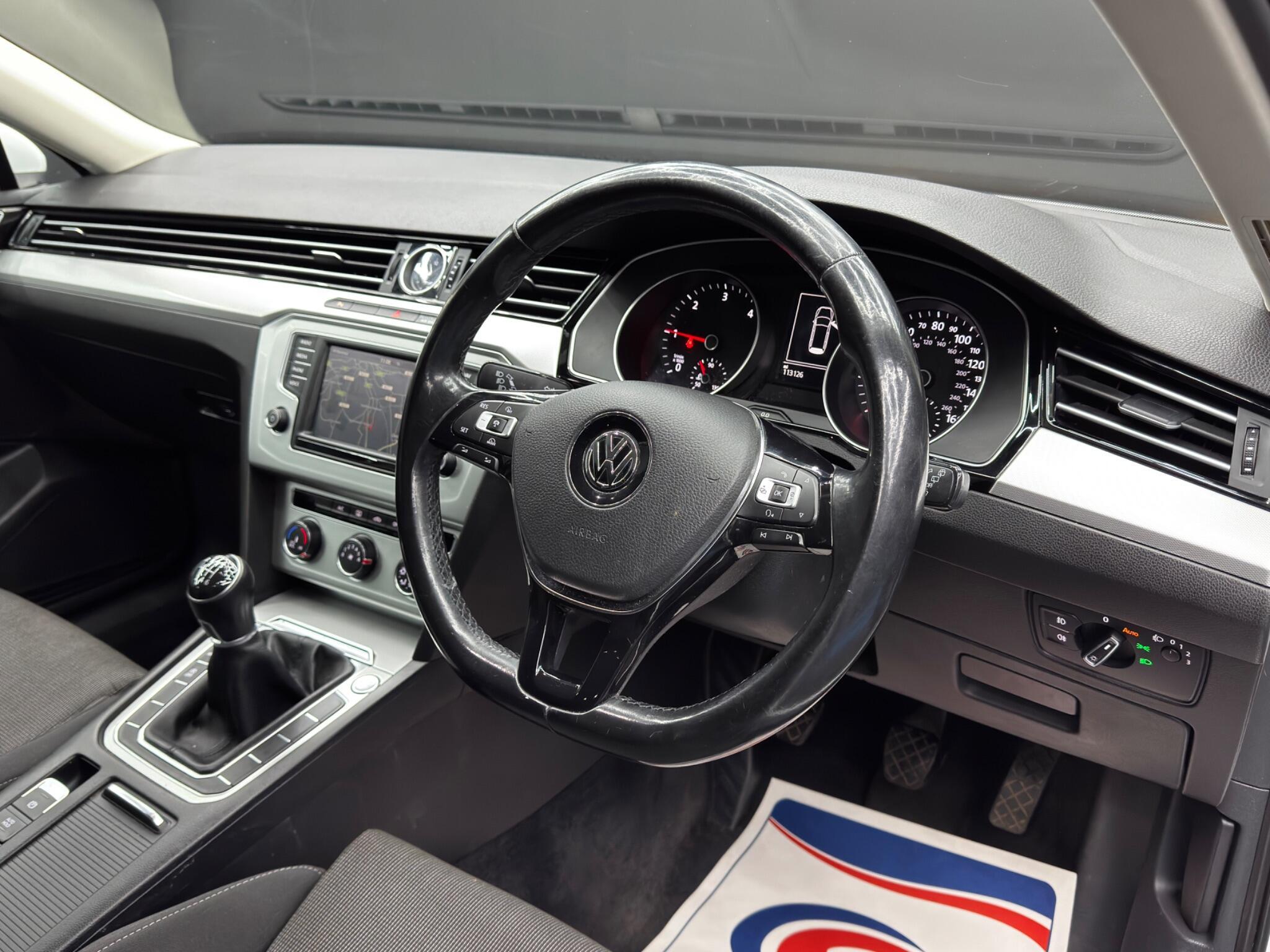 Volkswagen Passat - Image 9