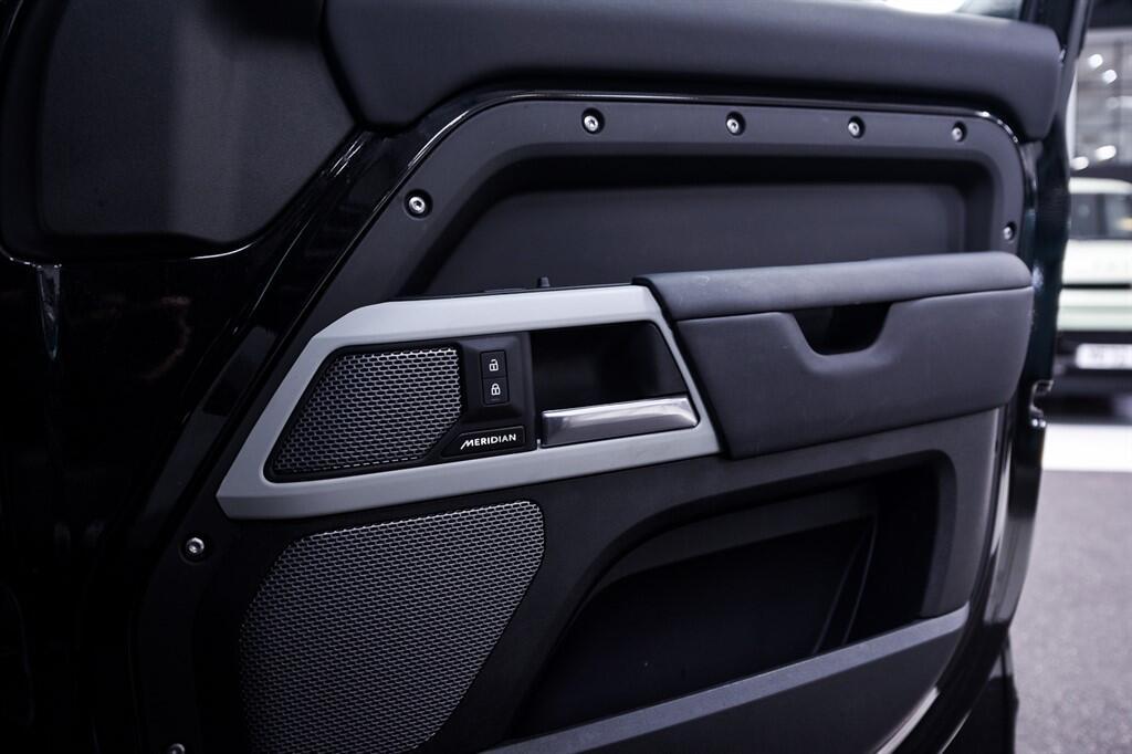 Land Rover Defender 110 - Image 30
