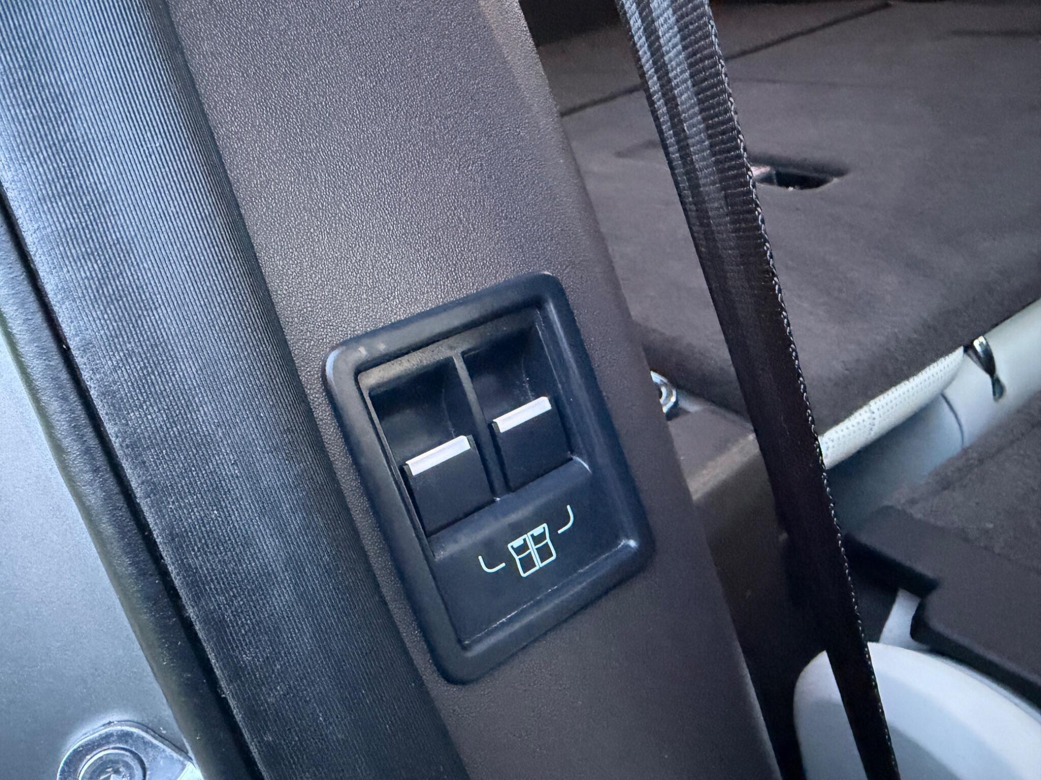 Land Rover Discovery - Image 64