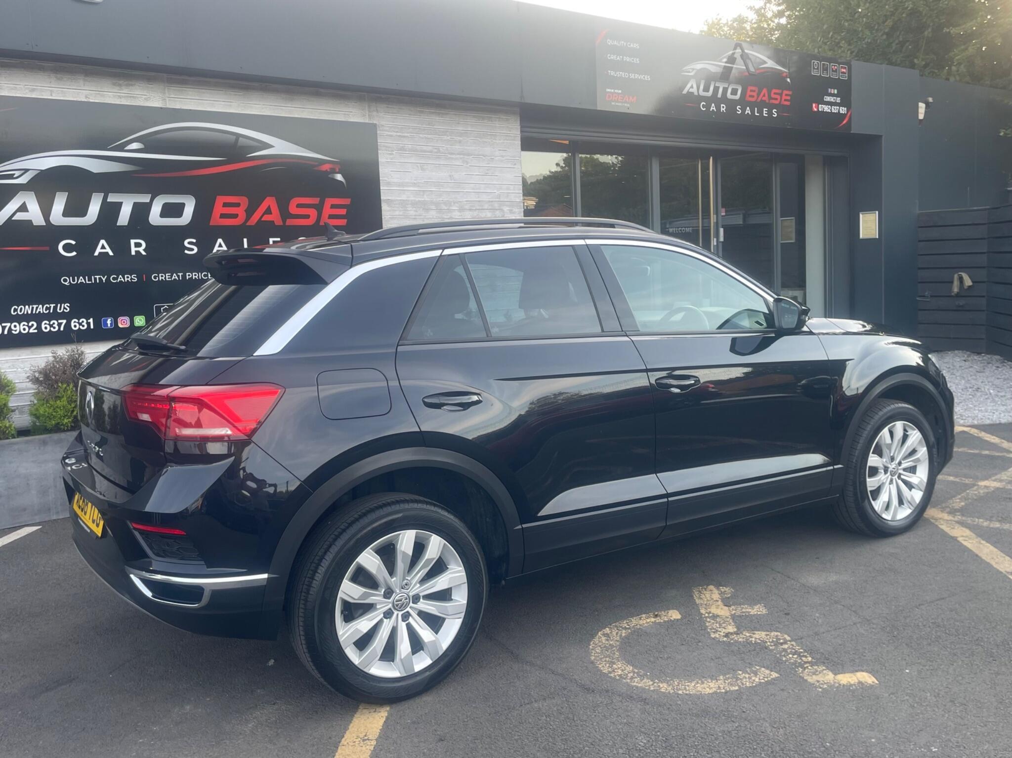 Volkswagen T-Roc - Image 13