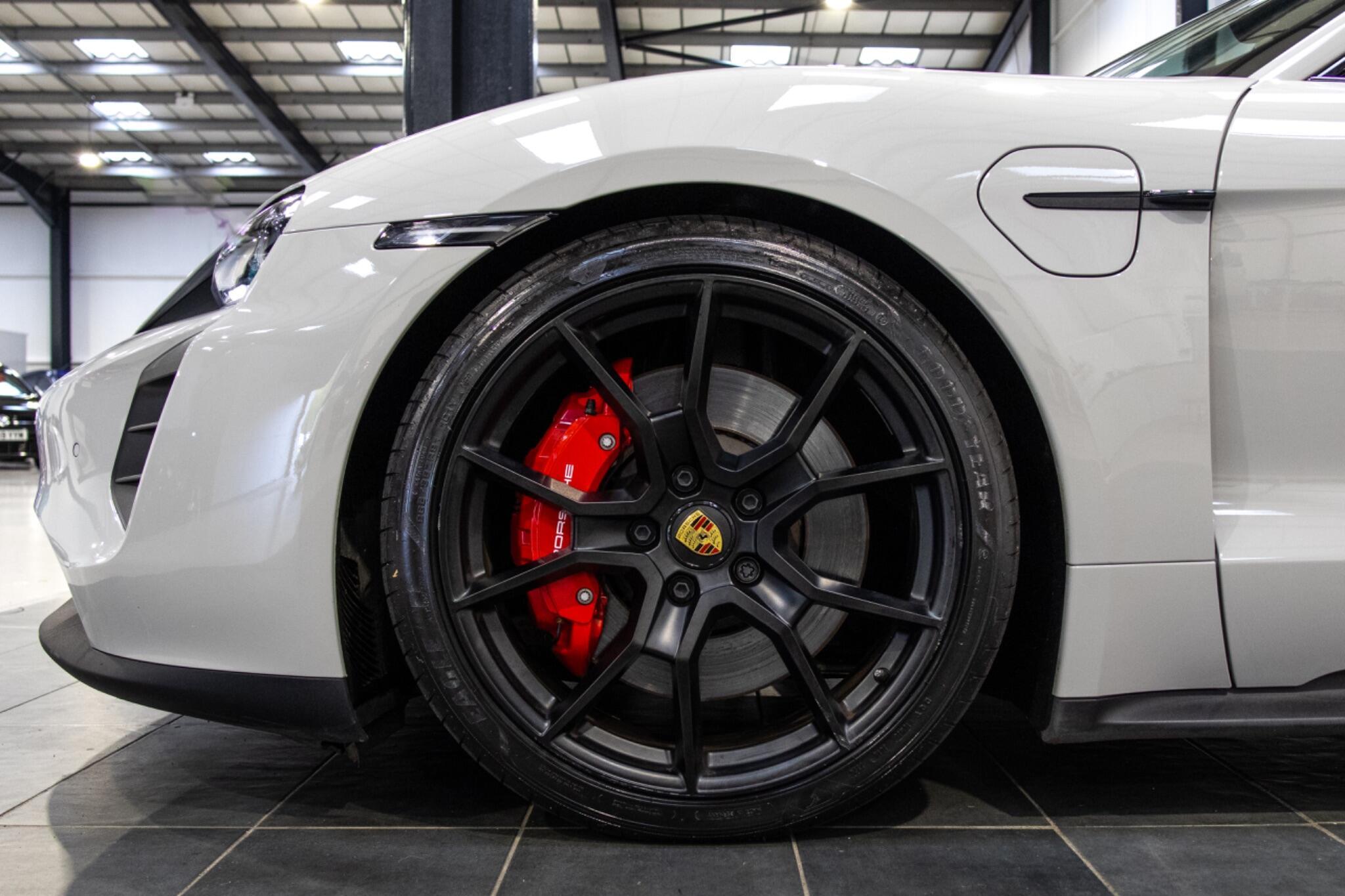 Porsche Taycan - Image 10