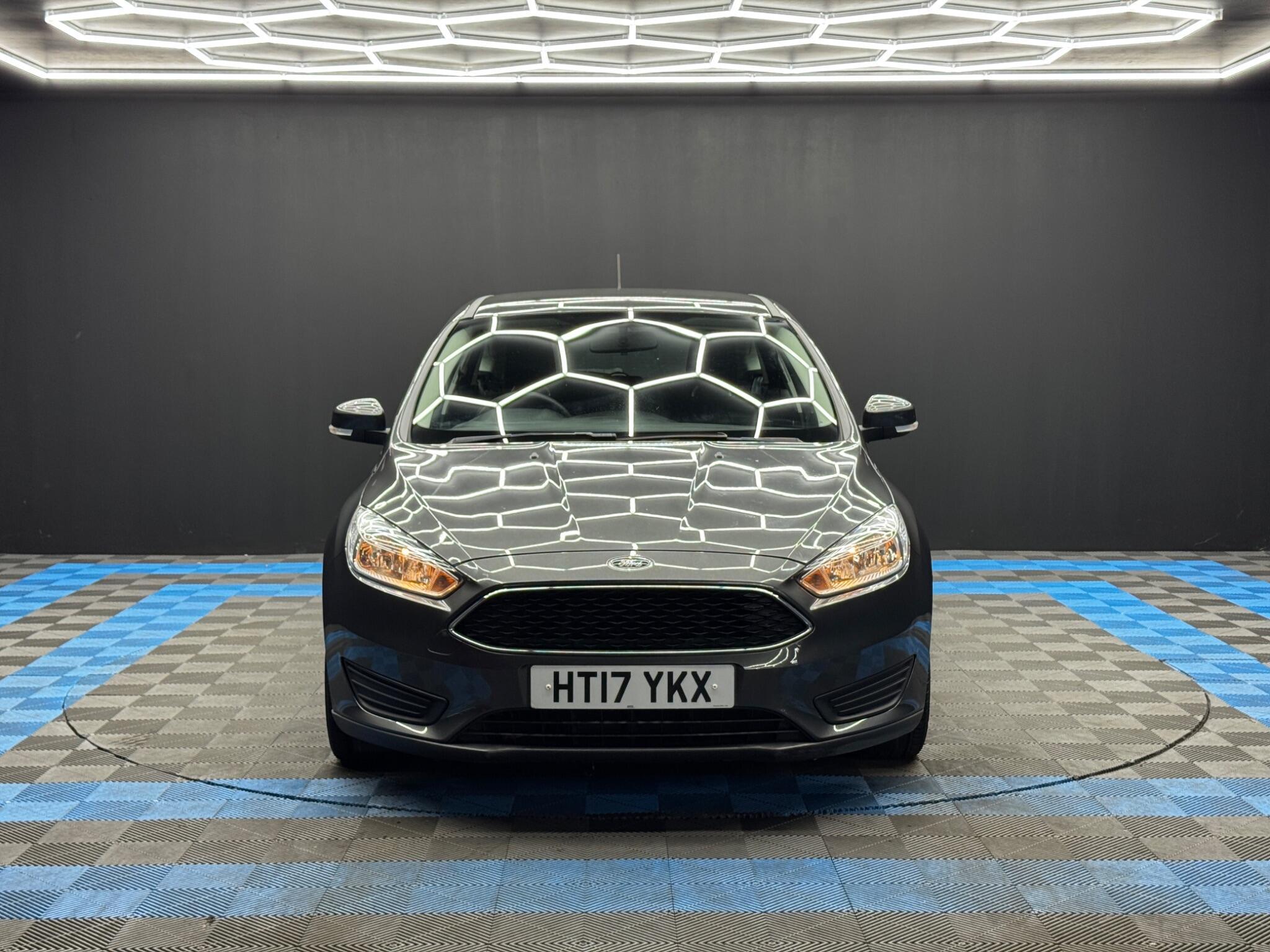 Ford Focus - Image 2