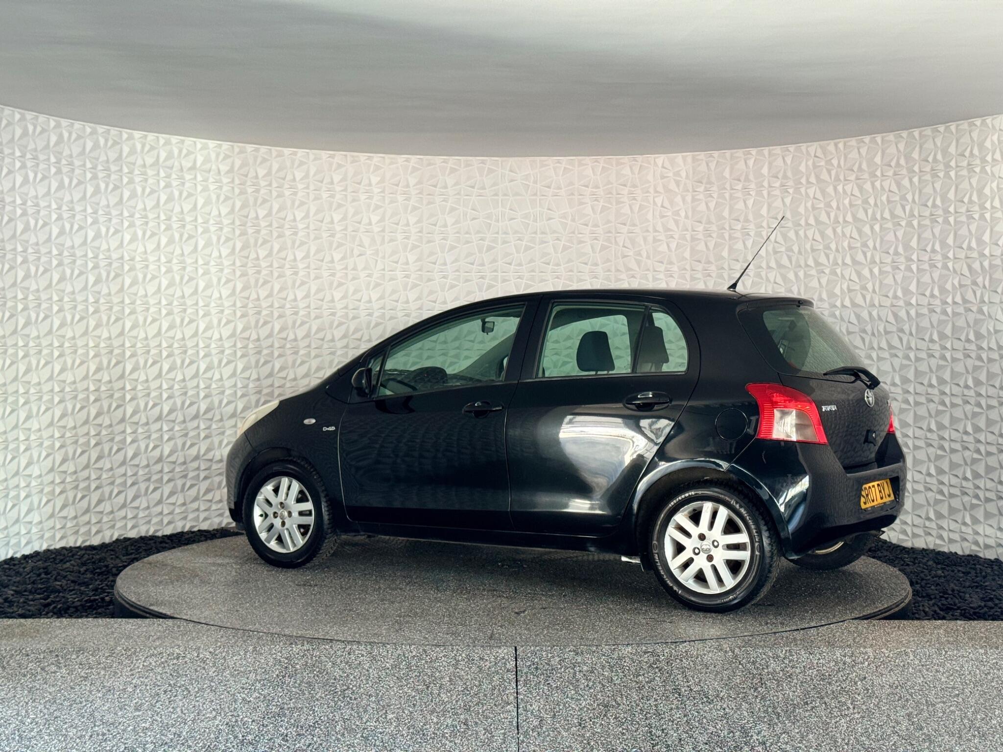 Toyota Yaris - Image 16