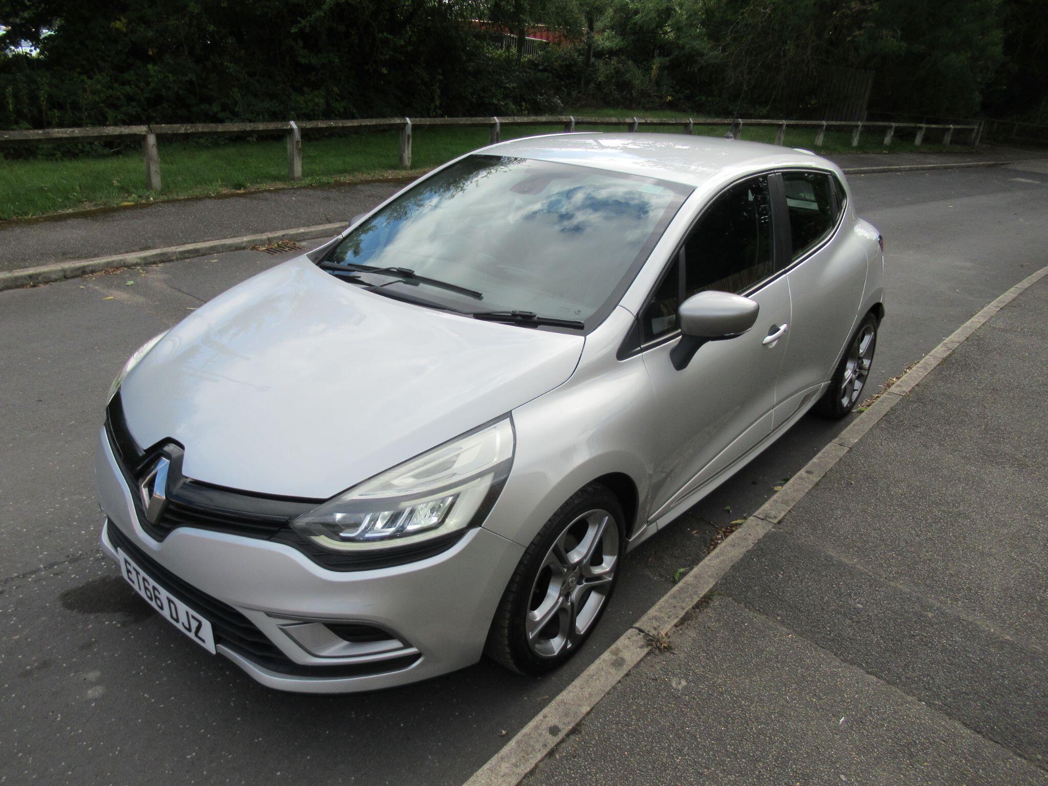 Renault Clio - Image 8