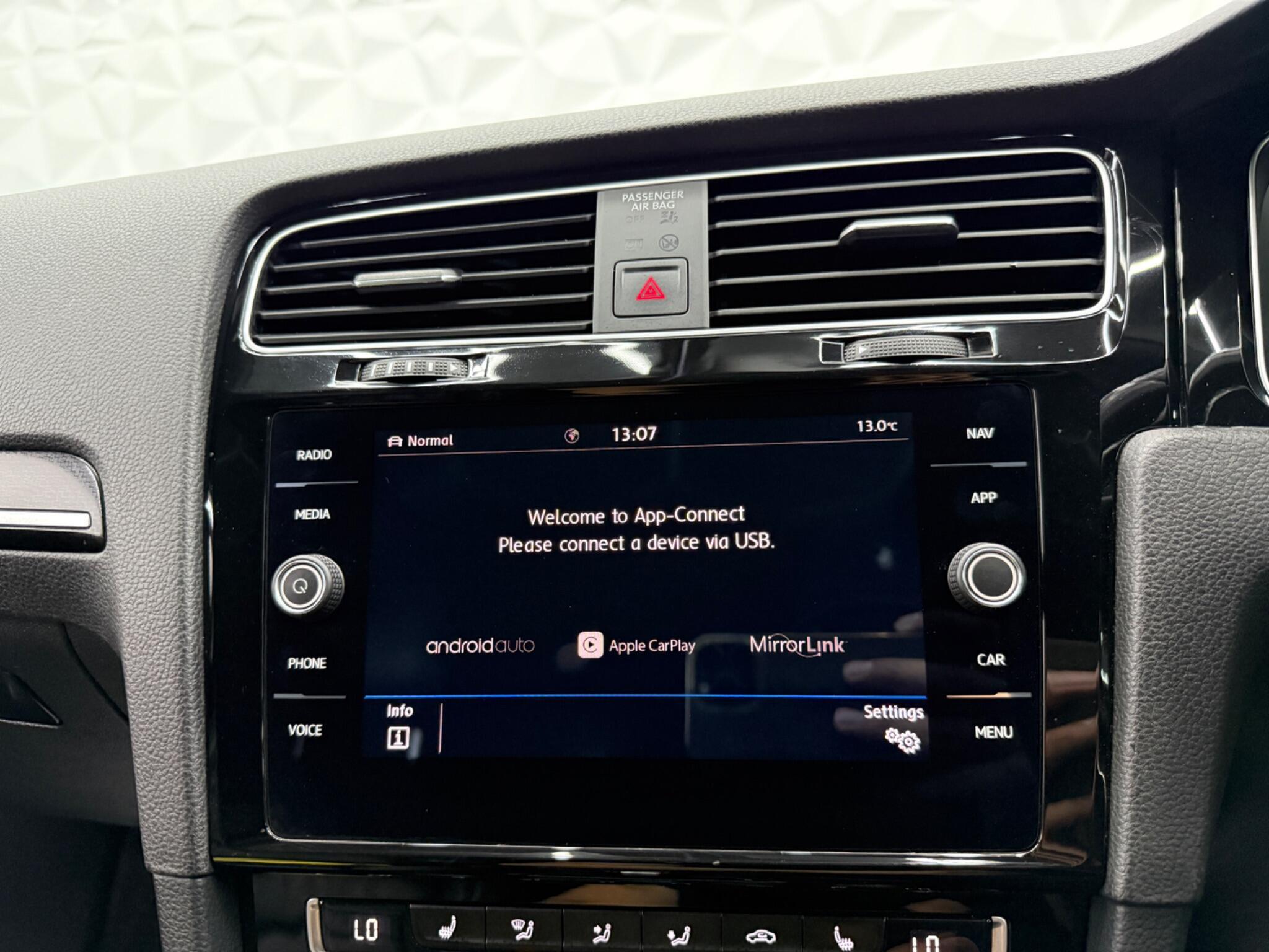 Volkswagen Golf - Image 39