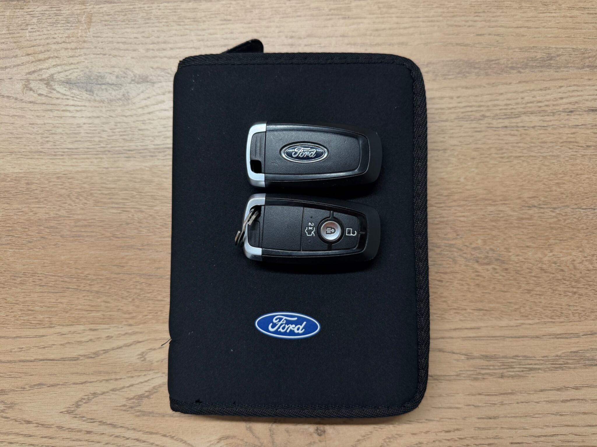 Ford Mondeo - Image 32