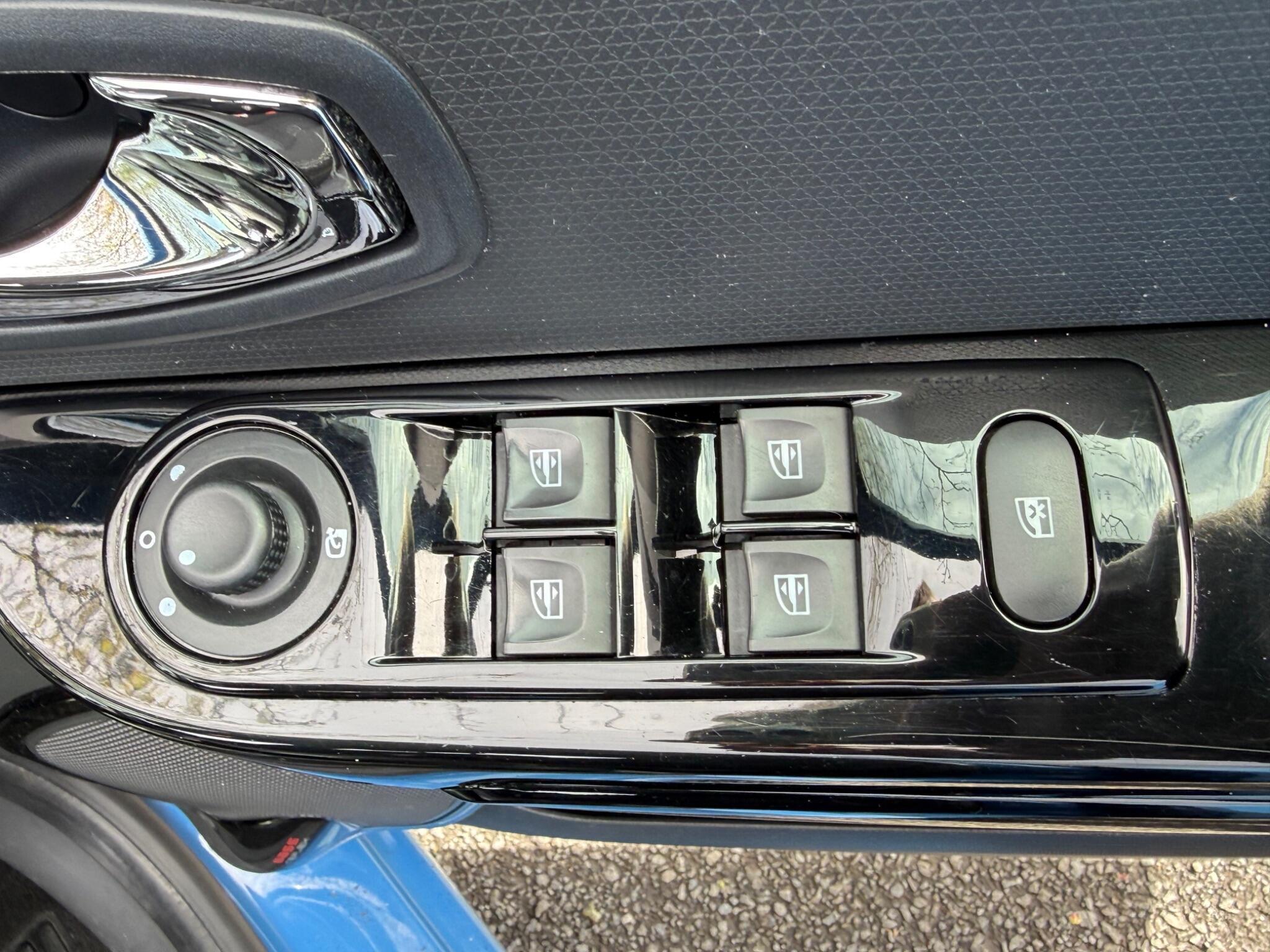 Renault Clio - Image 50