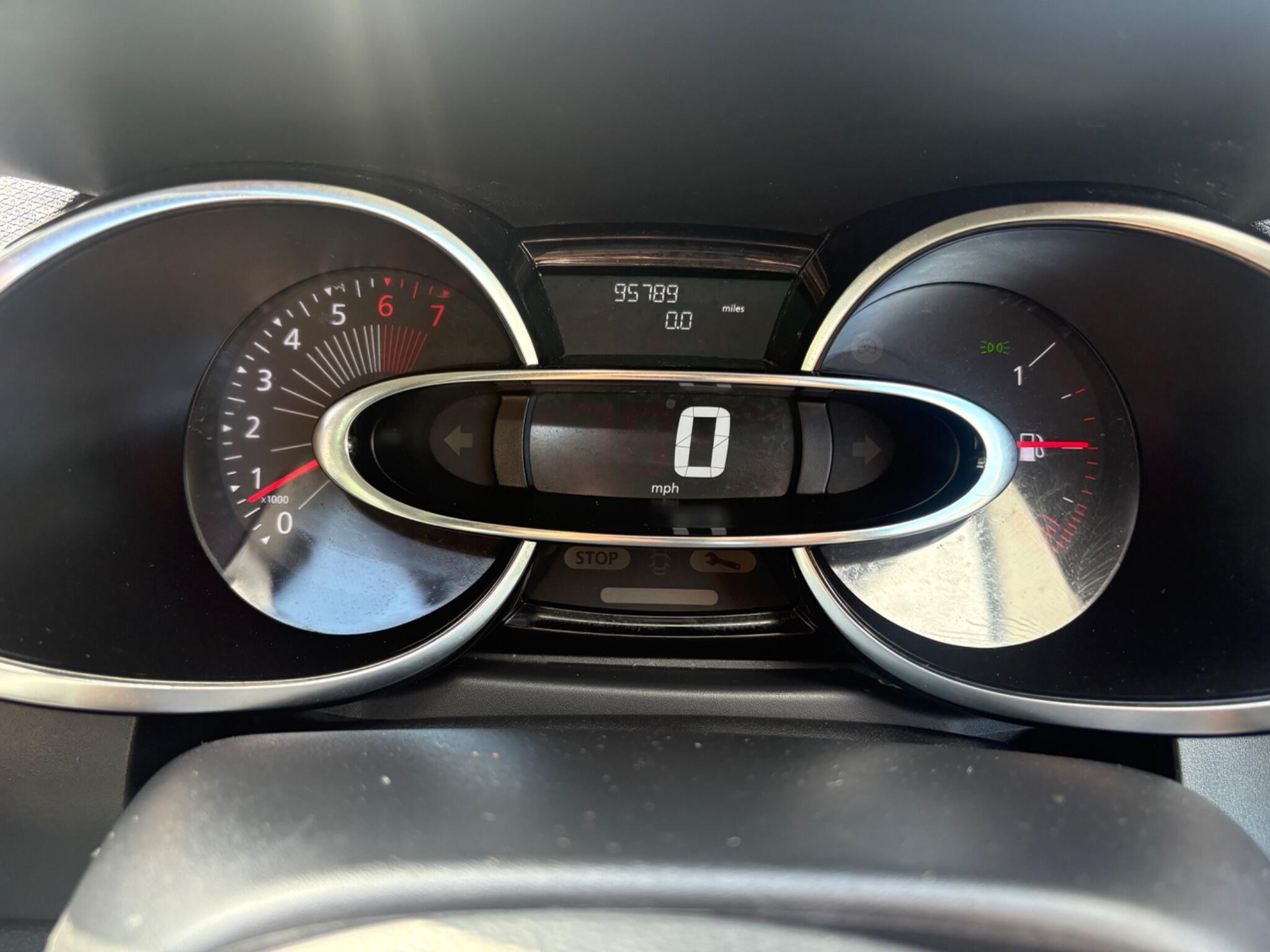 Renault Clio - Image 27